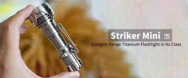 Manker Striker Mini Titanium Bundle inkl. 14500 Akku taktische Taschenlampe - natur