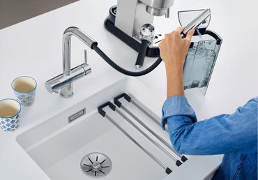 3-Wege-Armatur BLANCO Silgranitschwarz, mit ausziehbarer Handbrause, Made in Germany  - Photo preview 1