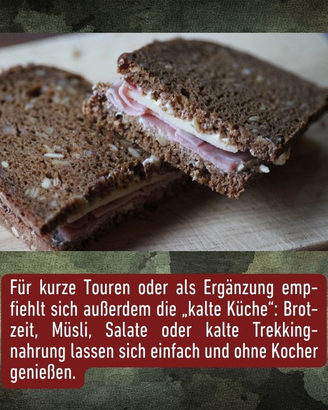 Zwei mit Schinken und Käse belegte Brote