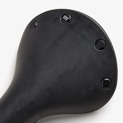 6-c17-black-cambium-saddle-detail1-1.jpg 6-c17-black-cambium-saddle-detail1-1.jpg