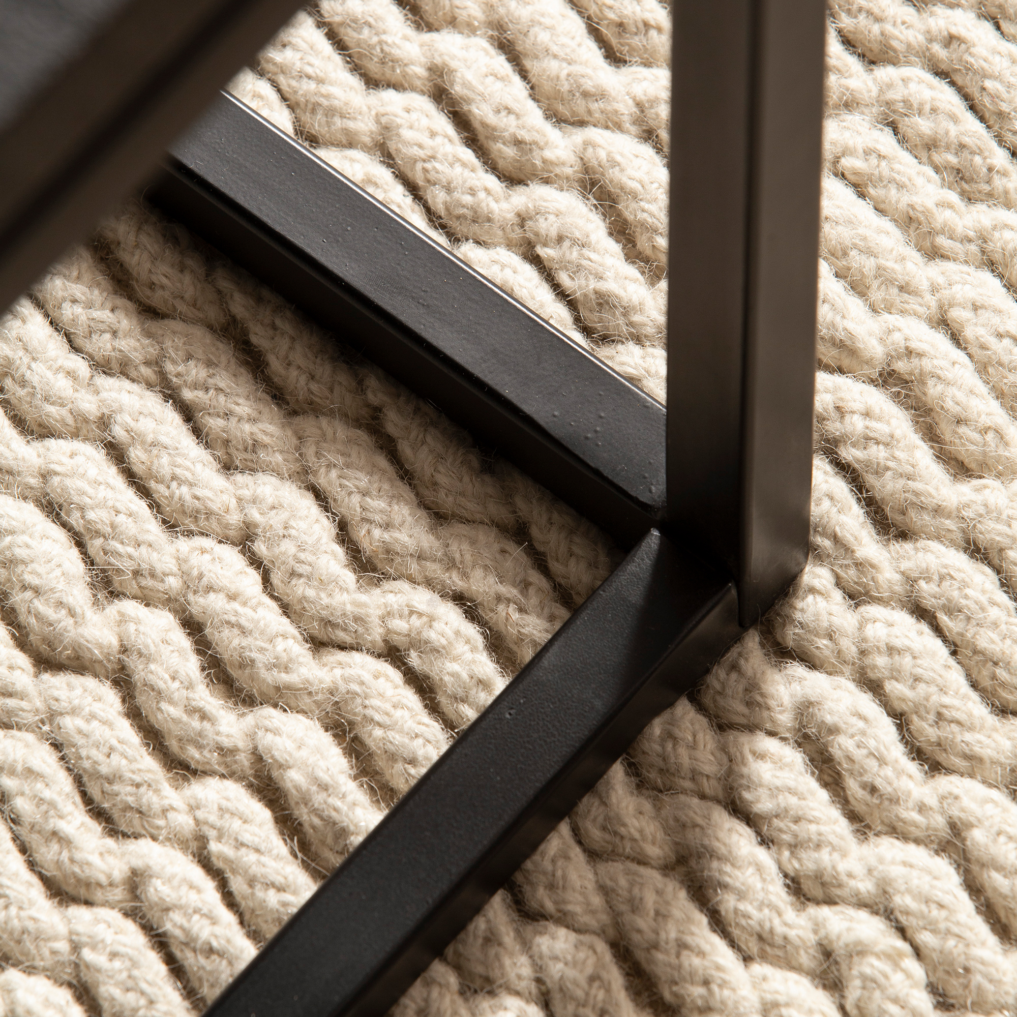 FineBuy Design Couchtisch Mango Massivholz schwarz · Wohnzimmertisch mit Metallgestell · moderner Massivholztisch im Industrial Stil | Farbe: Schwarz