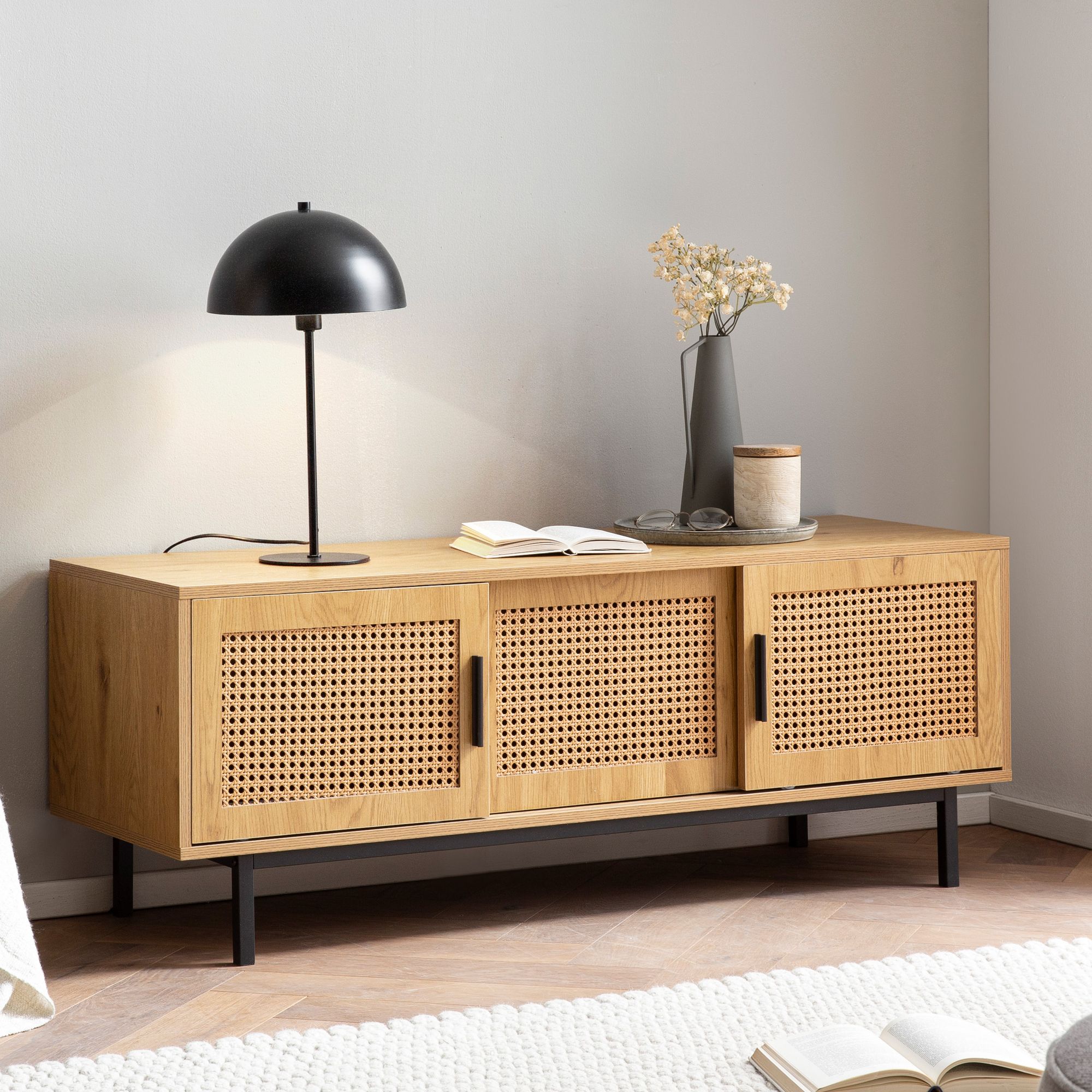 FineBuy Lowboard Eiche-Dekor mit Wiener Geflecht 120x45,5x40 cm TV-Kommode Zeitlos mit Schiebe-Türen, Design TV-Schrank Hoch, Fernsehtisch Fernsehschrank, Fernsehkommode Wohnzimmer Rattan | Farbe: Braun