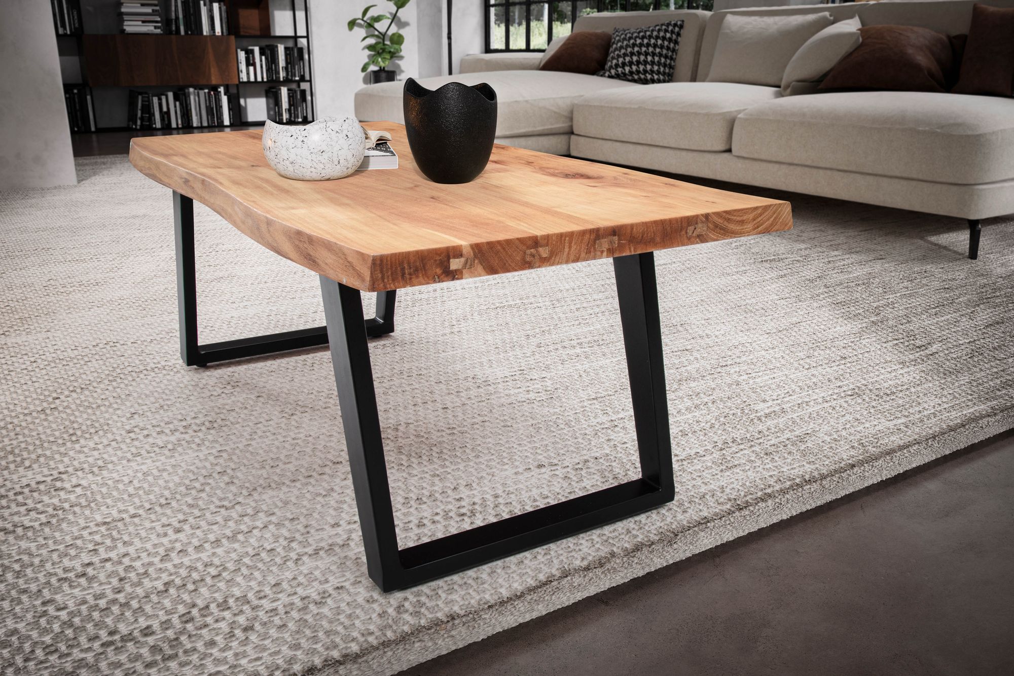 FineBuy Couchtisch 120x60x46 cm Akazie Massivholz / Metall Baumkante, Design Wohnzimmertisch Rechteckig, Sofatisch Stubentisch Braun, Kaffeetisch mit schwarzen Beinen in U-Form | Farbe: Braun