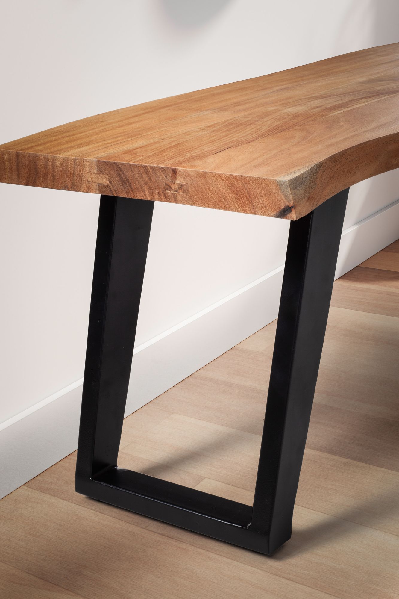 FineBuy Sitzbank 120 cm Massivholz ohne Lehne Baumkante Akazie - Bank für Garderobe - Garderobenbank - Flurbank Holzbank Handmade - Gestell Schwarz | Farbe: Braun