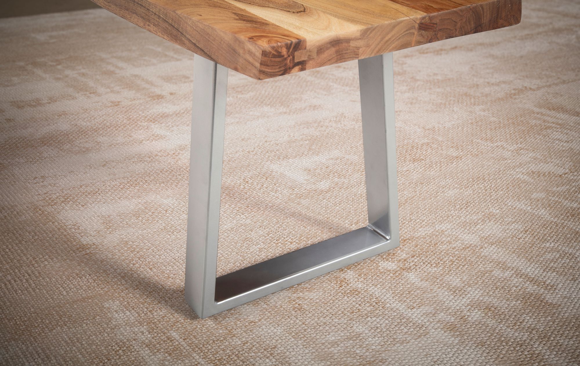 FineBuy Esszimmerbank 180x40x45,5 cm Akazie Massivholz / Metall mit Baumkante, Esstischbank Holzbank Massiv ohne Lehne, Küchenbank Chrom Essbank Modern, Sitzbank Esszimmer Groß | Farbe: