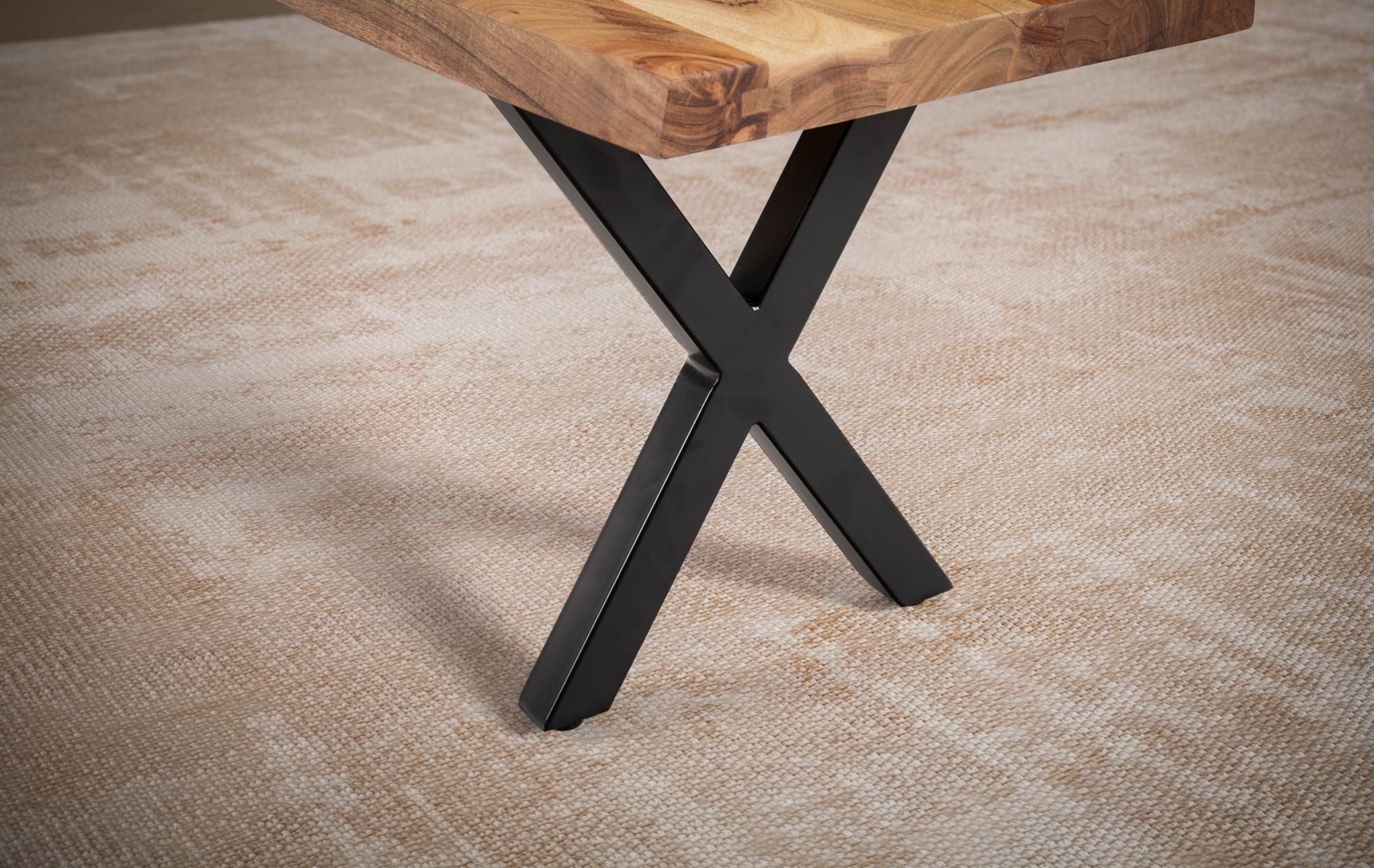 FineBuy Esszimmerbank Akazie Massivholz / Metall mit Baumkante, Esstischbank Modern, Holzbank Massiv ohne Lehne, Küchenbank Essbank mit X-Beinen, Sitzbank Esszimmer | Farbe: Braun