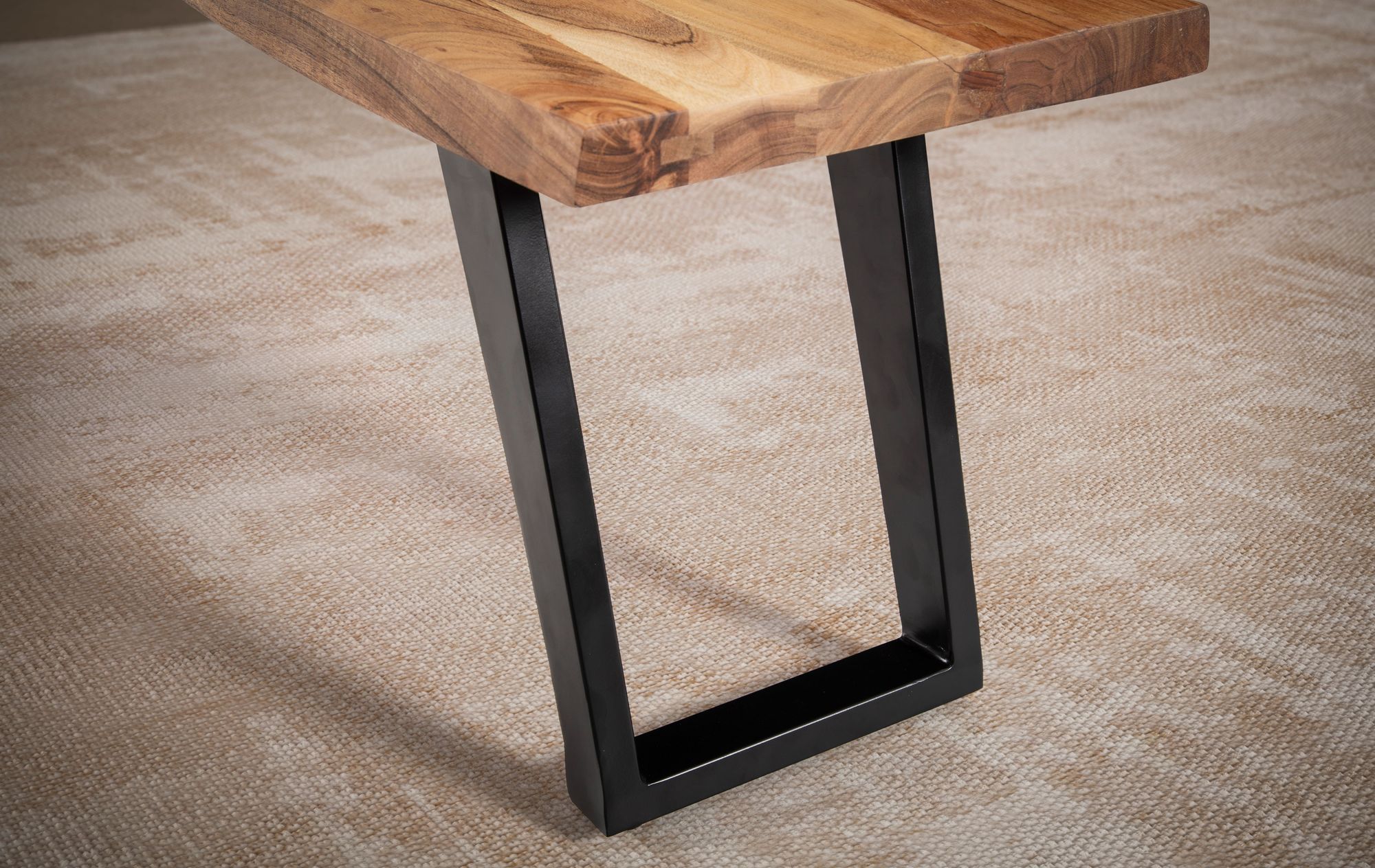 FineBuy Esszimmerbank 180x40x45,5 cm Akazie Massivholz / Metall mit Baumkante, Esstischbank Modern, Holzbank Massiv ohne Lehne, Küchenbank Essbank mit U-Beinen, Sitzbank Esszimmer Groß | Farbe: Braun