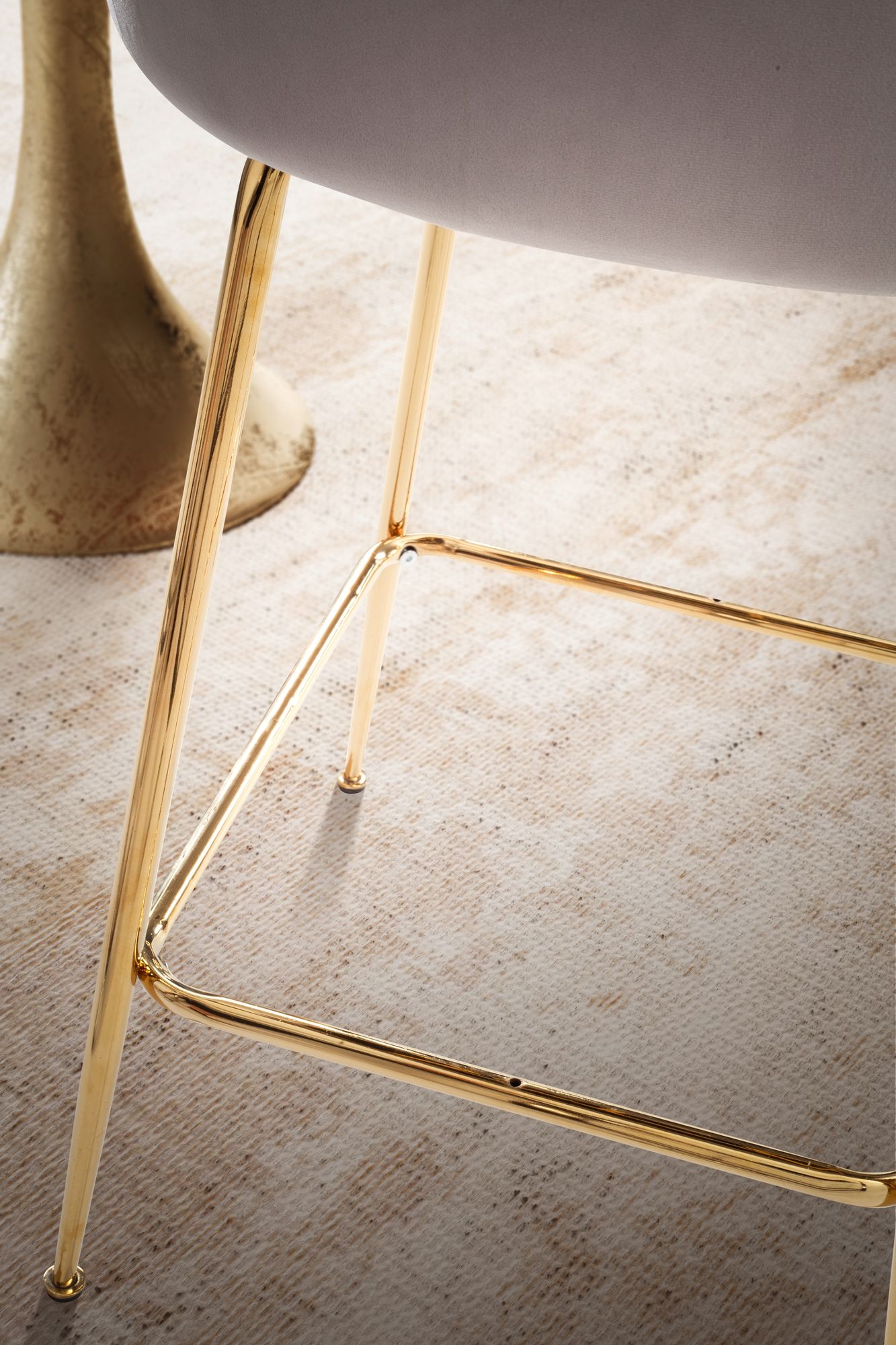 FineBuy 2er Set Barhocker Samt Hocker mit Lehne & goldenen Beinen, Küchenhocker Skandinavisch Stoff / Metall 110 kg, Design Barstuhl Tresenhocker, Bistrohocker Gepolstert | Farbe: Schwarz FineBuy 2er Set Barhocker Samt Hocker mit Lehne & goldenen Beinen, Küchenhocker Skandinavisch Stoff / Metall 110 kg, Design Barstuhl Tresenhocker, Bistrohocker Gepolstert | Farbe: Schwarz