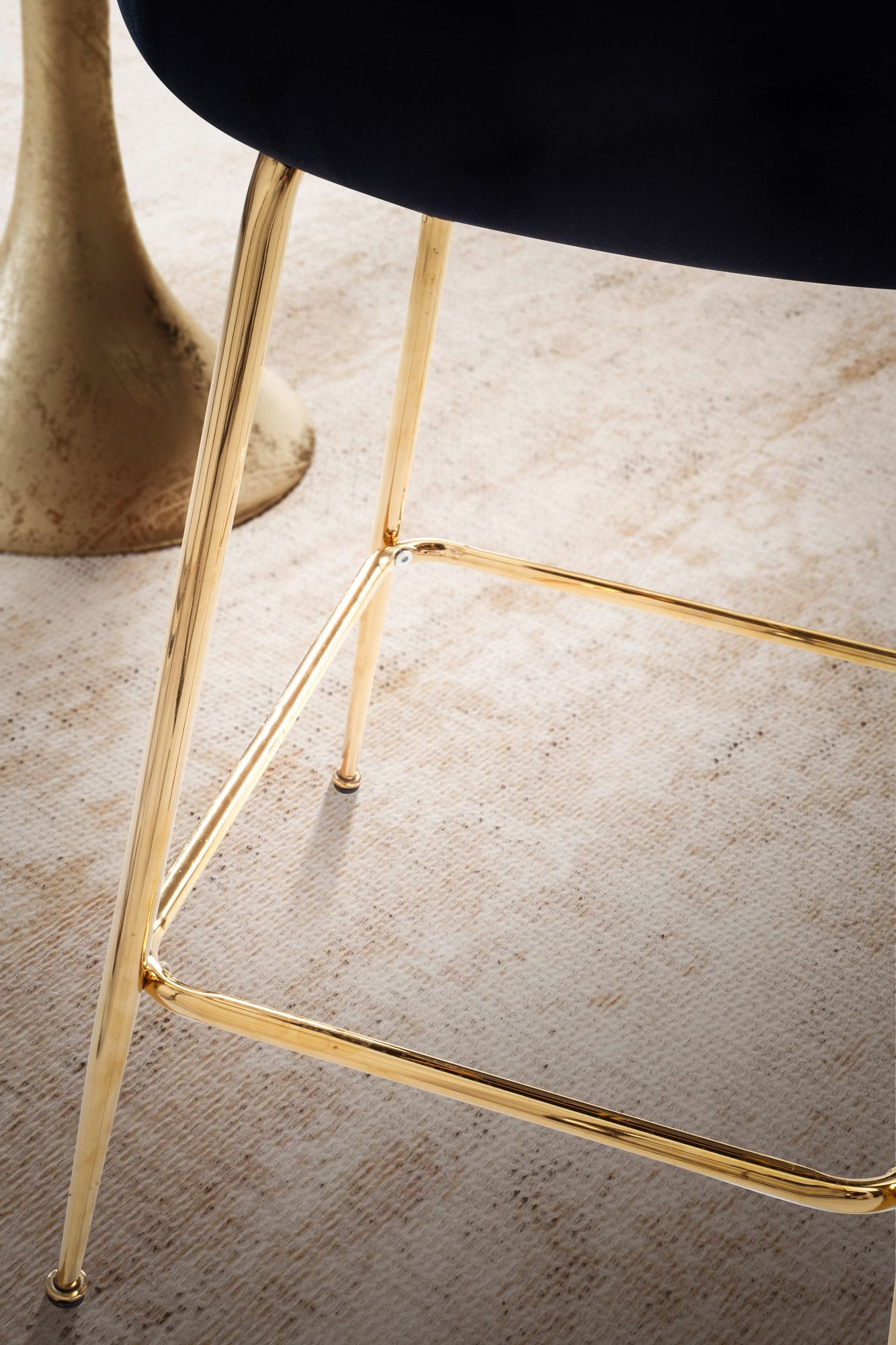 FineBuy 2er Set Barhocker Samt Hocker mit Lehne & goldenen Beinen, Küchenhocker Skandinavisch Stoff / Metall 110 kg, Design Barstuhl Tresenhocker, Bistrohocker Gepolstert | Farbe: Schwarz FineBuy 2er Set Barhocker Samt Hocker mit Lehne & goldenen Beinen, Küchenhocker Skandinavisch Stoff / Metall 110 kg, Design Barstuhl Tresenhocker, Bistrohocker Gepolstert | Farbe: Schwarz