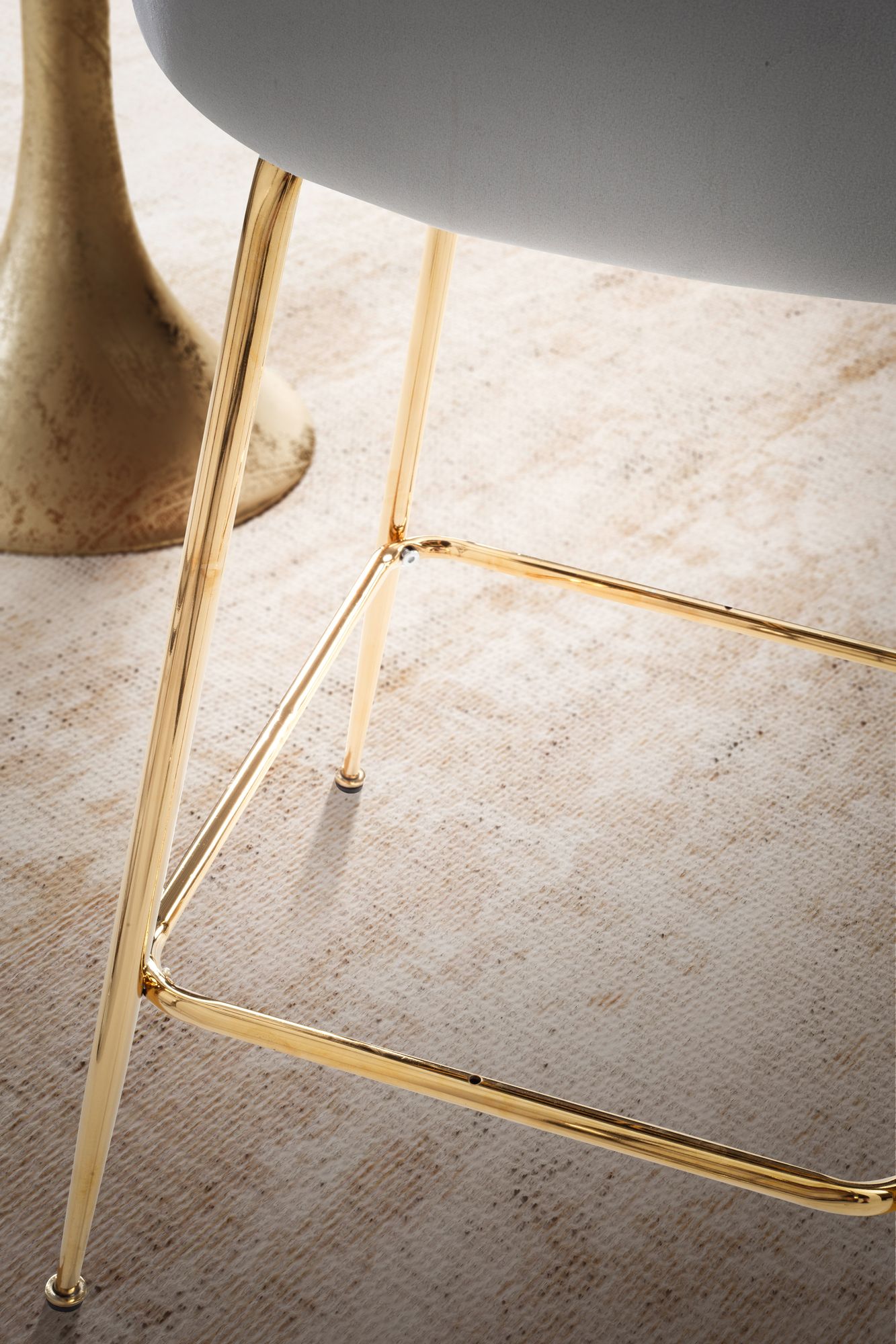 FineBuy 2er Set Barhocker Samt Hocker mit Lehne & goldenen Beinen, Küchenhocker Skandinavisch Stoff / Metall 110 kg, Design Barstuhl Tresenhocker, Bistrohocker Gepolstert | Farbe: Schwarz FineBuy 2er Set Barhocker Samt Hocker mit Lehne & goldenen Beinen, Küchenhocker Skandinavisch Stoff / Metall 110 kg, Design Barstuhl Tresenhocker, Bistrohocker Gepolstert | Farbe: Schwarz