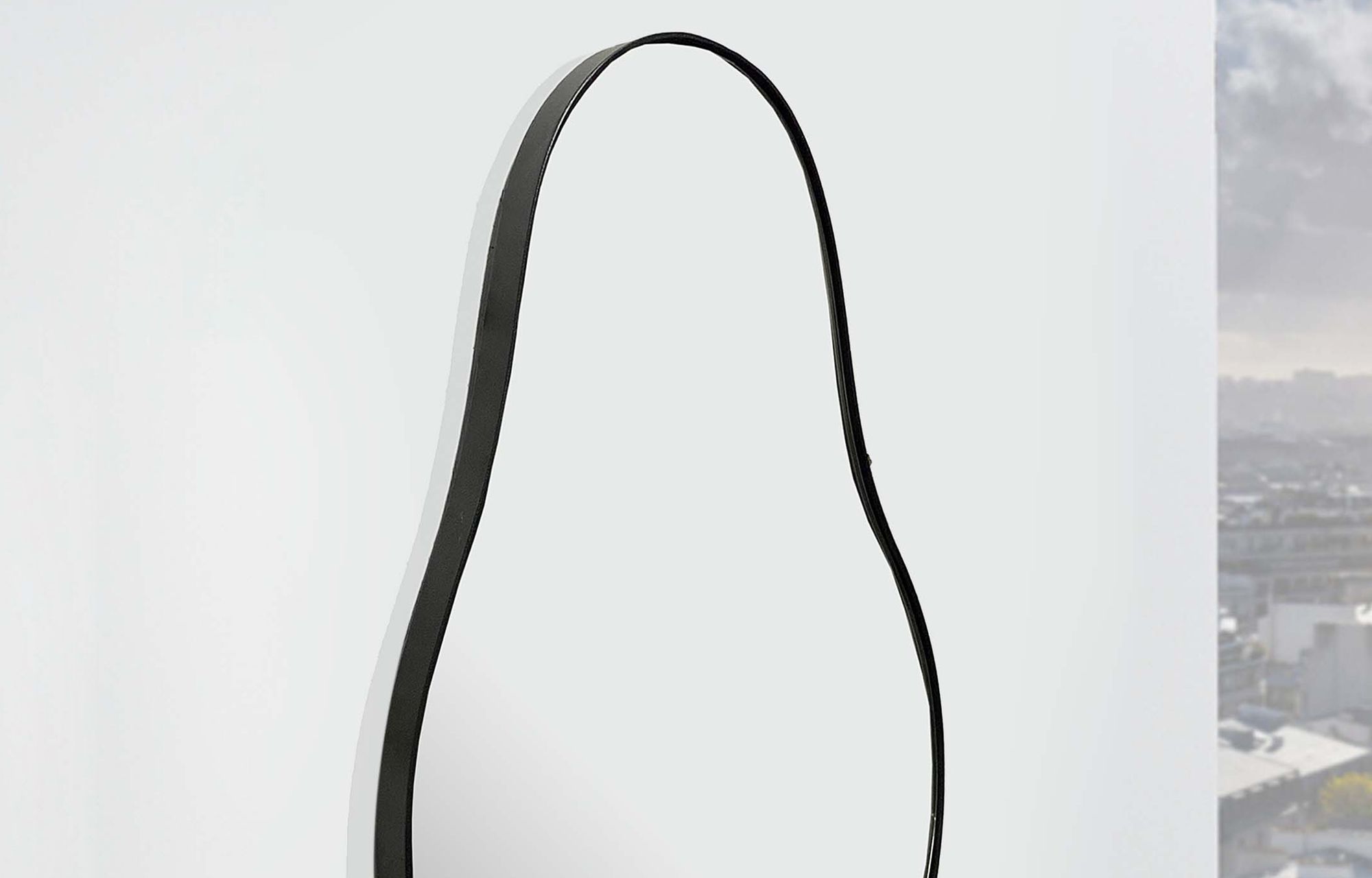 FineBuy Wandspiegel in organischer Form 40x80 cm Metall Design Hängespiegel Schwarz, Eisen Dekospiegel Unförmig mit Rahmen, Spiegel Wand Groß, Flurspiegel Garderobenspiegel Modern | Farbe: Schwarz