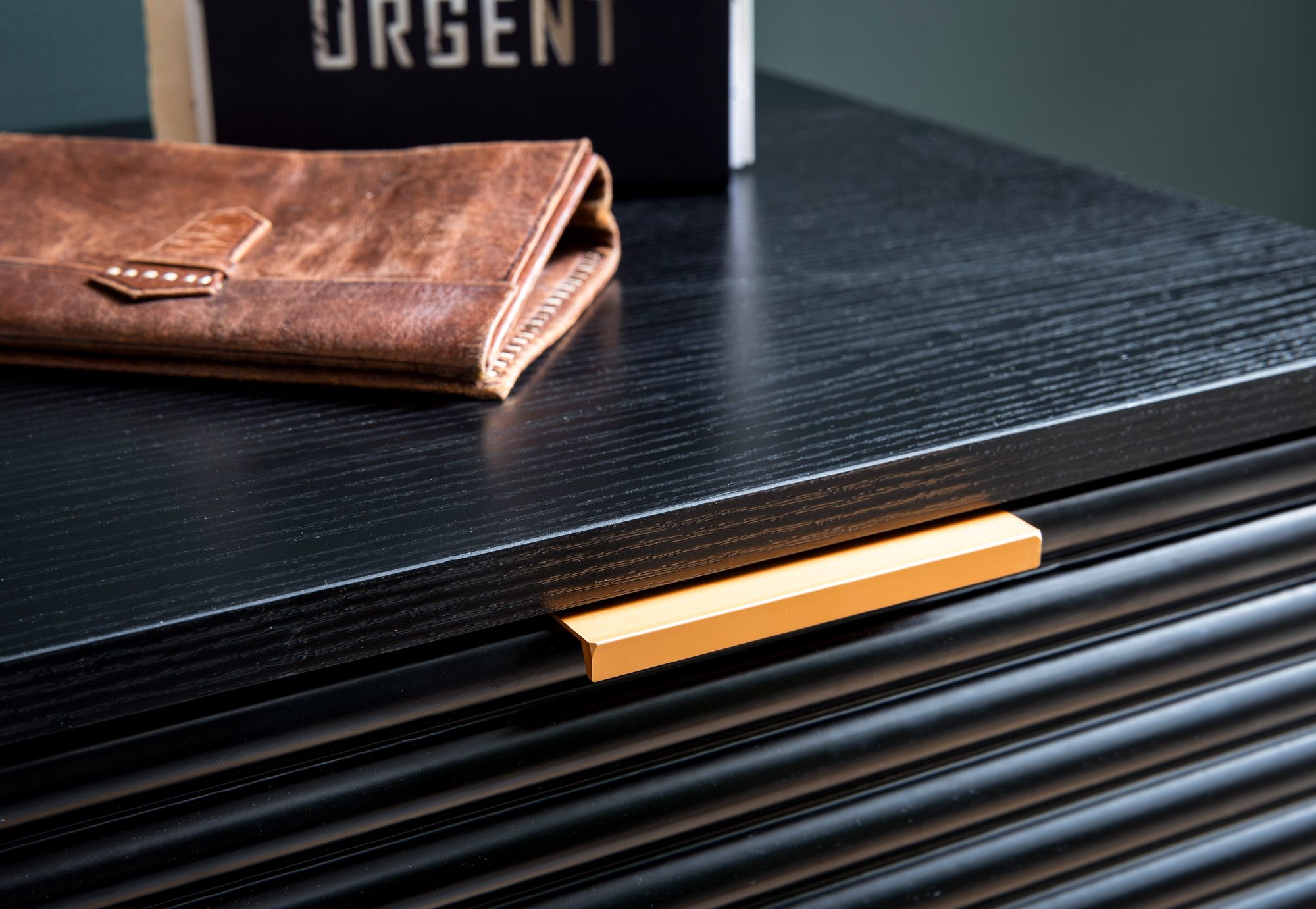 FineBuy Sideboard 77x97x40 cm Anrichte Schwarz mit Eiche-Dekor, Kommode mit Türen und Schubladen, Kommodenschrank Flurschrank mit Regal Modern, Standschrank Wohnzimmer Metallbeine | Farbe: Schwarz