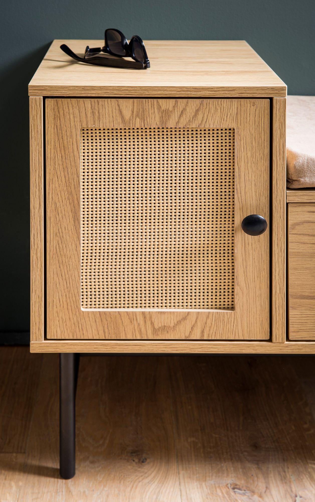 FineBuy Schuhbank mit Sitzfläche 100x60x38 cm Garderobenbank Eiche-Dekor, Sitzbank Rattan Klein Gepolstert, Bank Schmal Flur mit Stauraum, Flurbank Flurmöbel mit Schublade und Tür | Farbe: Braun