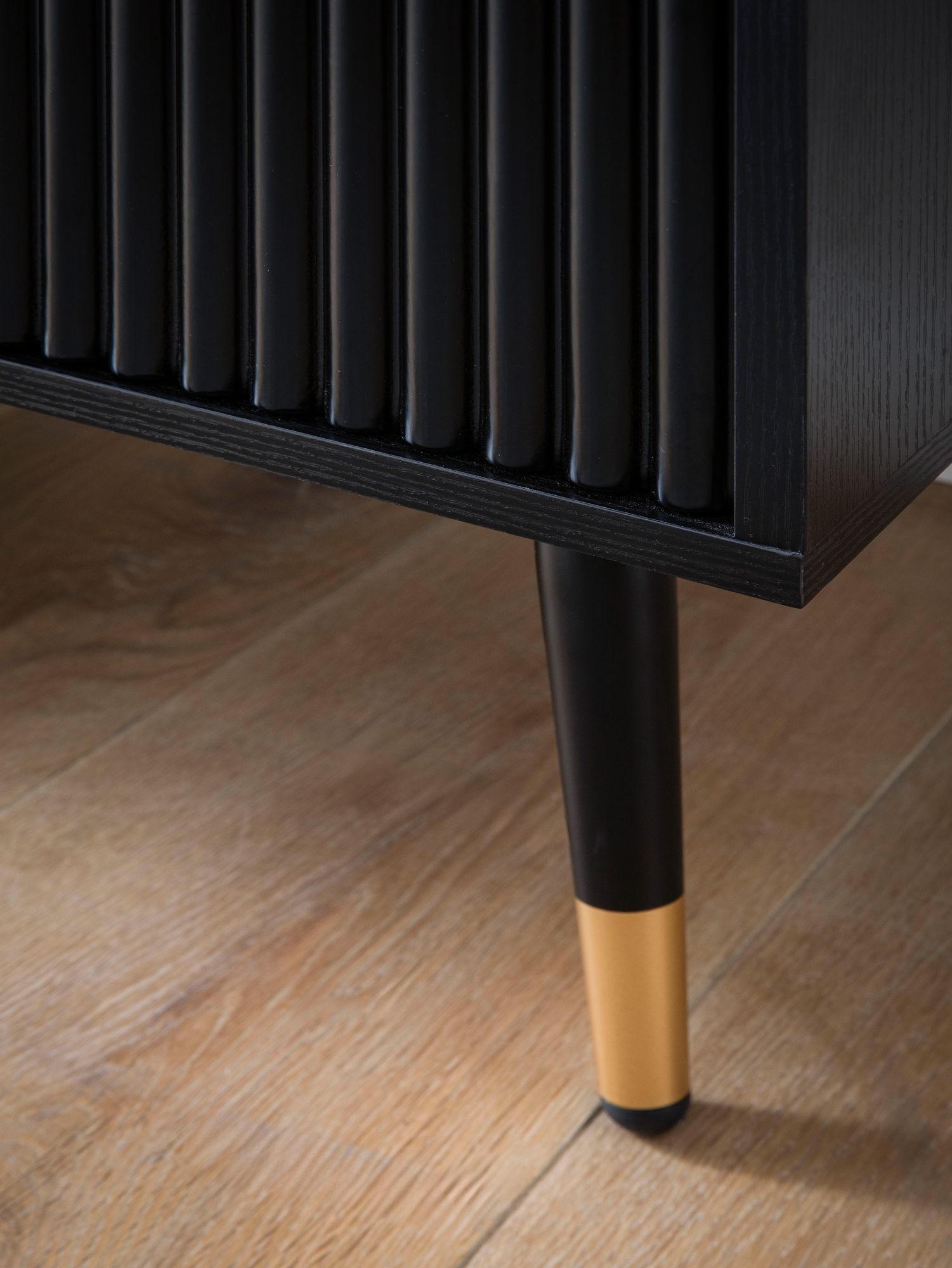 FineBuy Sideboard 150x81x39 cm Anrichte Schwarz mit Eiche-Dekor, Kommode mit Türen, Kommodenschrank Flurschrank Modern, Standschrank Wohnzimmer Metallbeine | Farbe: Schwarz FineBuy Sideboard 150x81x39 cm Anrichte Schwarz mit Eiche-Dekor, Kommode mit Türen, Kommodenschrank Flurschrank Modern, Standschrank Wohnzimmer Metallbeine | Farbe: Schwarz