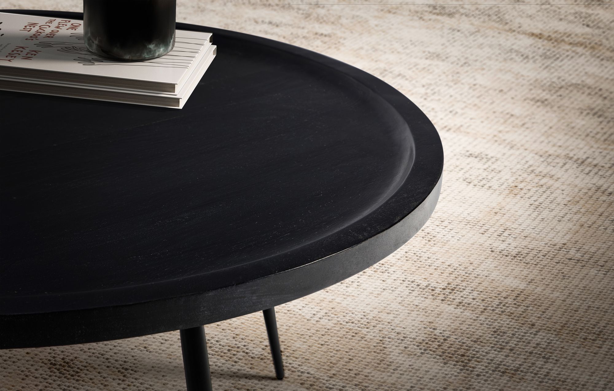 FineBuy Couchtisch Mango Massivholz rund Ø 75 cm Schwarz · Moderner Wohnzimmertisch mit Metallbeinen · Handgefertigter Sofatisch im Industrial Japandi Design | Farbe: Schwarz