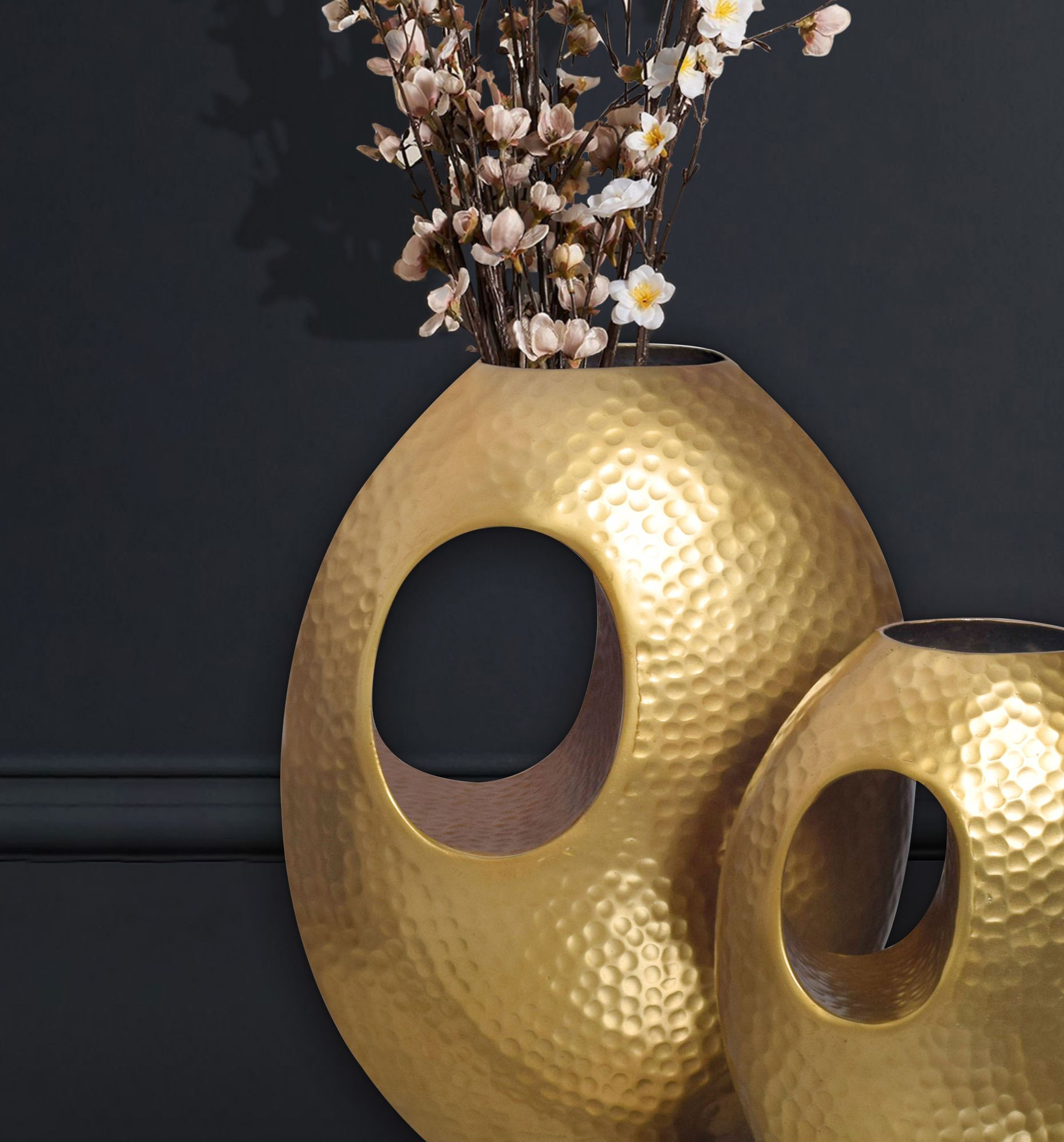 FineBuy Deko Vase 2er Set Aluminium mit Tragegriff Blumenvase Modern, Hammerschlag Dekovase 2-teilig für Blumen, Alu Tischvase Handgefertigt | Farbe: Silber FineBuy Deko Vase 2er Set Aluminium mit Tragegriff Blumenvase Modern, Hammerschlag Dekovase 2-teilig für Blumen, Alu Tischvase Handgefertigt | Farbe: Silber