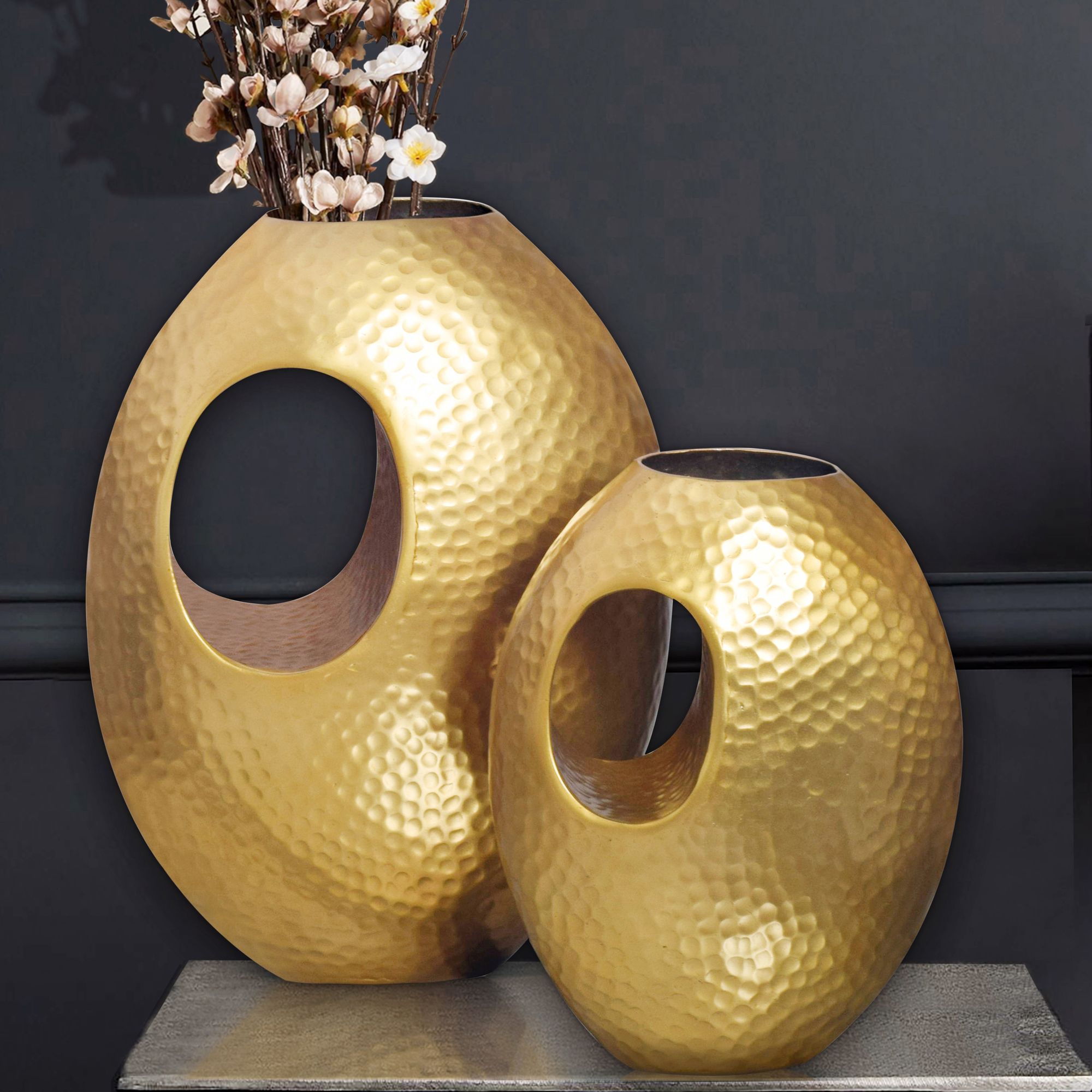 FineBuy Deko Vase 2er Set Aluminium mit Tragegriff Blumenvase Modern, Hammerschlag Dekovase 2-teilig für Blumen, Alu Tischvase Handgefertigt | Farbe: Silber FineBuy Deko Vase 2er Set Aluminium mit Tragegriff Blumenvase Modern, Hammerschlag Dekovase 2-teilig für Blumen, Alu Tischvase Handgefertigt | Farbe: Silber