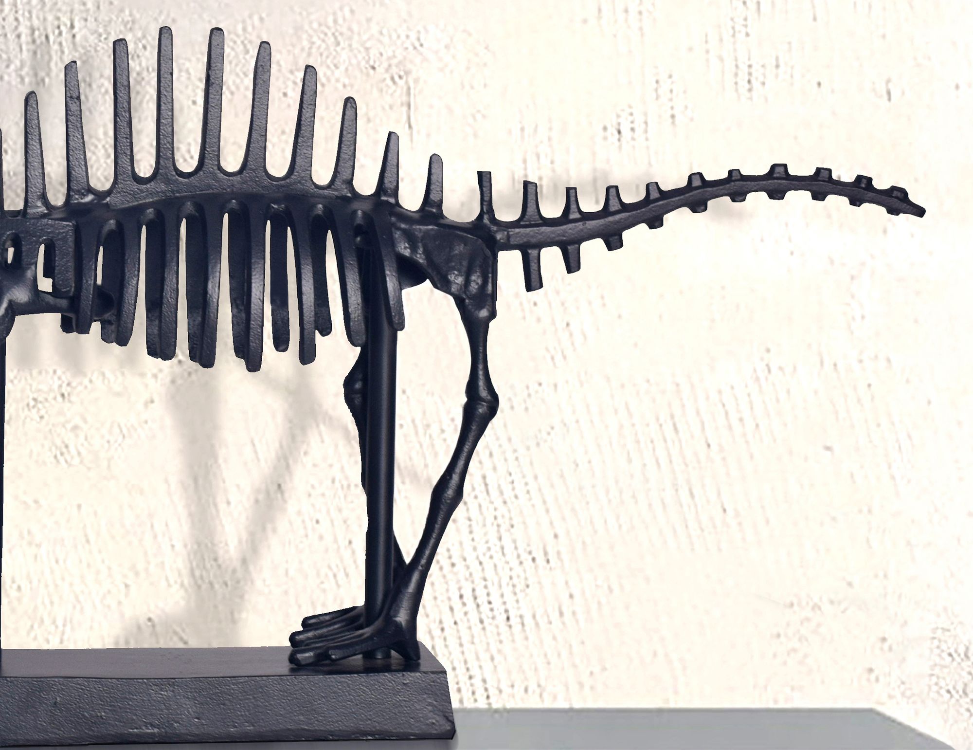 FineBuy Dekofigur T-Rex Aluminium Schwarz Dino Statue 62 cm mit Sockel, Design Metall Deko Alu Modern, Tischdeko Wohndeko Aluminiumdekoration, Dekoration Wohnaccessoire | Farbe: Schwarz