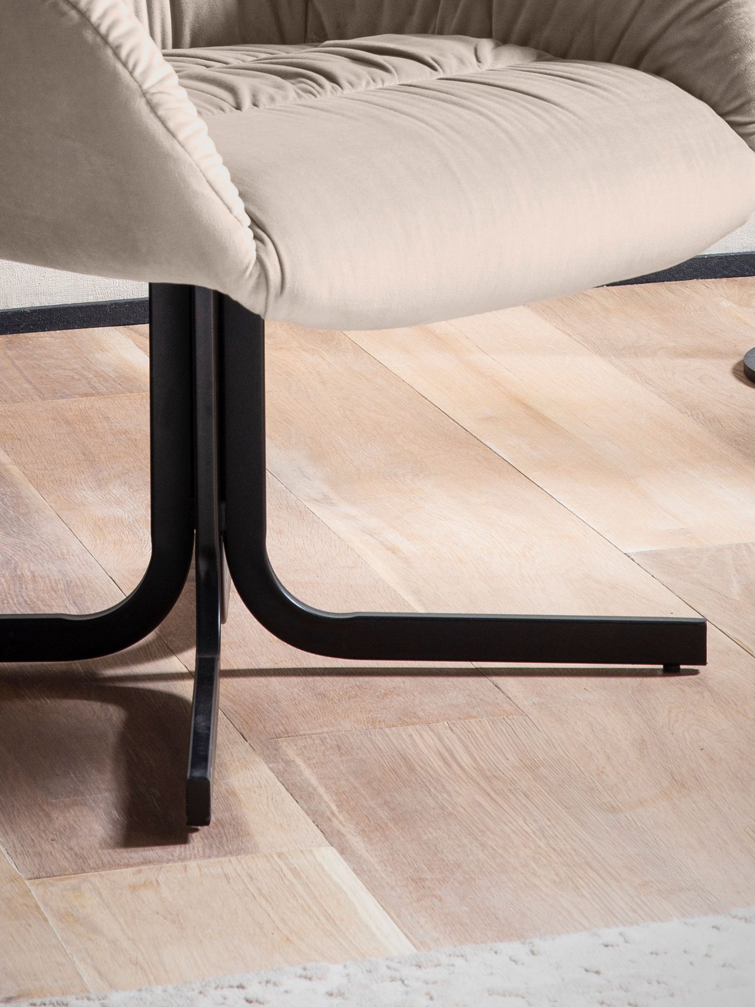 FineBuy Loungesessel Samt Design Clubsessel mit Metallbeine, Schalenstuhl gepolstert mit Rückenlehne, Cocktailsessel Lounge Armlehnen, Sessel mit Stoffbezug | Farbe: Beige