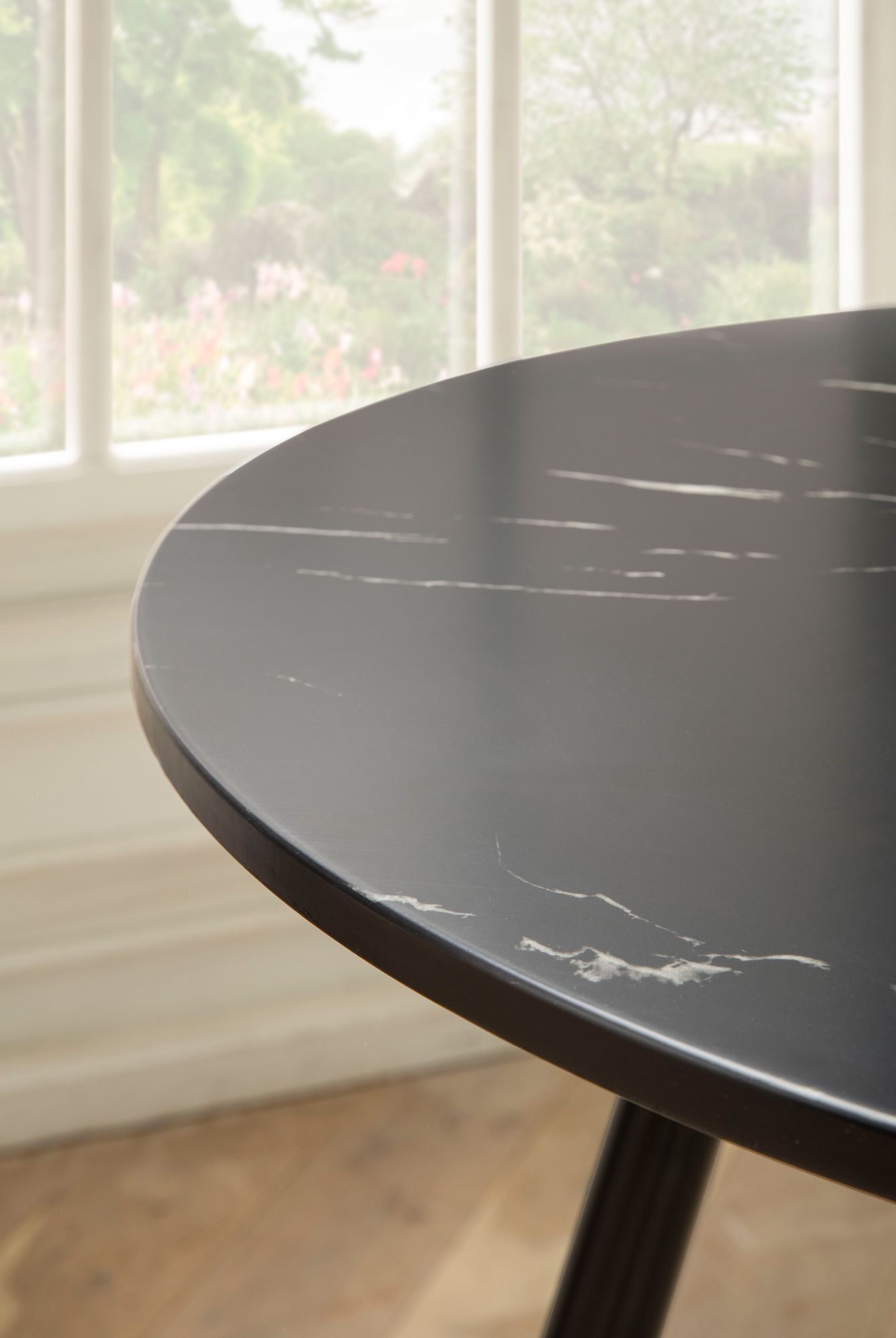 FineBuy Esszimmertisch 75x75x76 cm Marmor-Optik Esstisch Modern, Küchentisch mit Metallbeinen, Kleiner Speisetisch Esszimmer Rund | Farbe: Schwarz