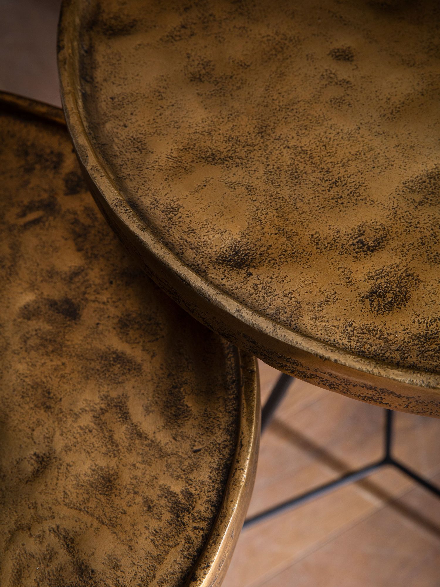 FineBuy Beistelltisch 2er Set Metall Gold / Schwarz Design Satztisch Rund, Wohnzimmertisch Anstelltisch Modern, Sofatisch Dekotisch 2-teilig, Blumentisch Wohnzimmer | Farbe: Gold