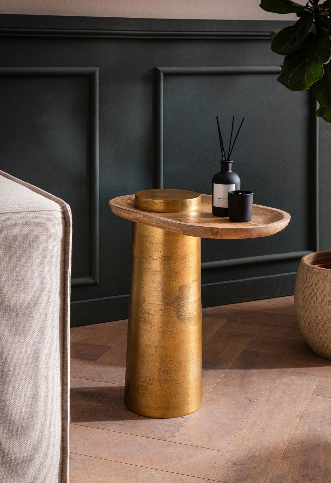 FineBuy Beistelltisch Mango Massivholz Metall 50x30x52 cm Anstelltisch, Kleiner Abstelltisch Oval, Wohnzimmertisch Couch Modern, Sofatisch Hoch | Farbe: Gold