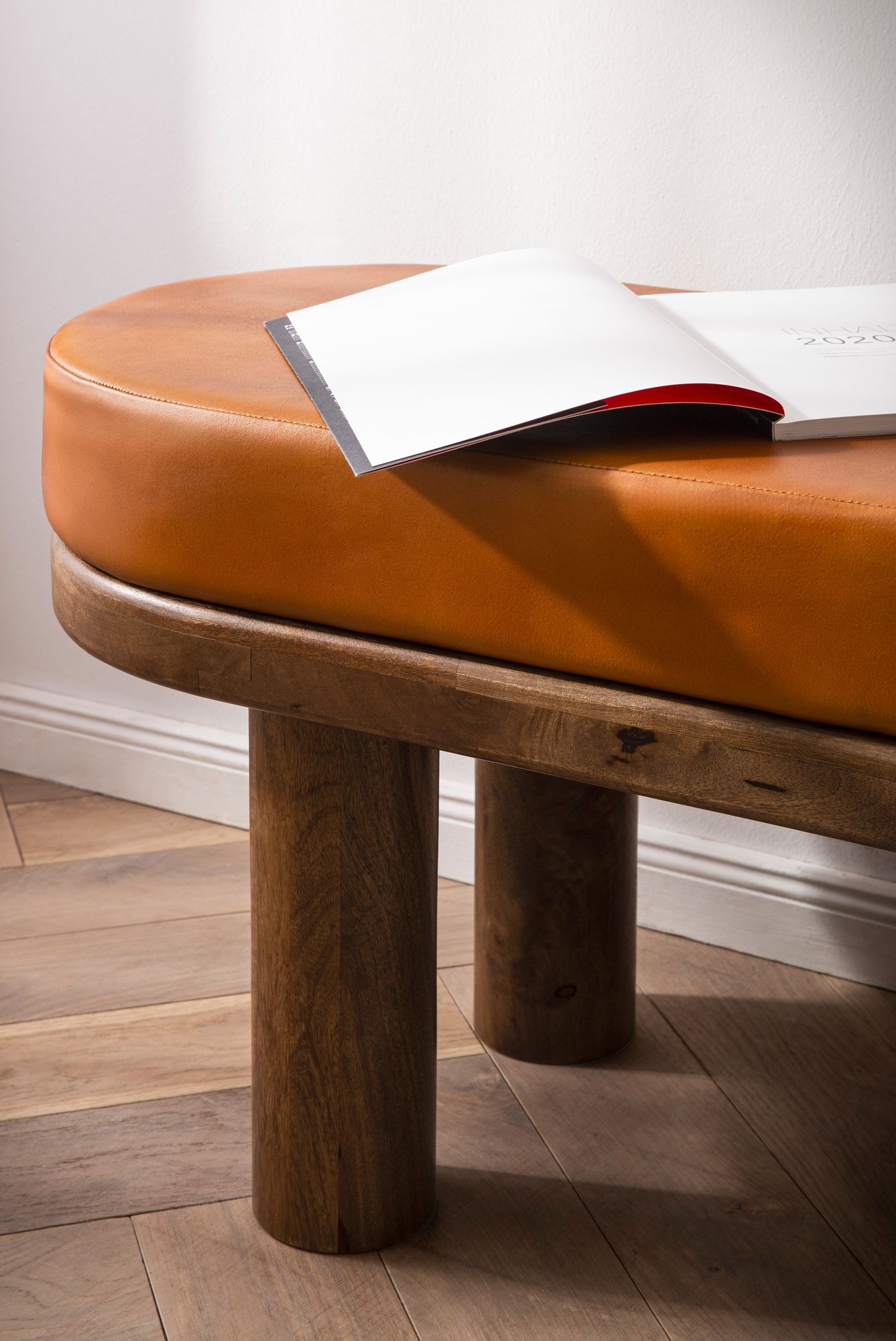 FineBuy gepolsterte Sitzbank 140 cm Massivholz Echtleder - Design Bank für Garderobe Schlafzimmer & Wohnzimmer - Ausgefallene Garderobenbank Handmade | Farbe: Braun