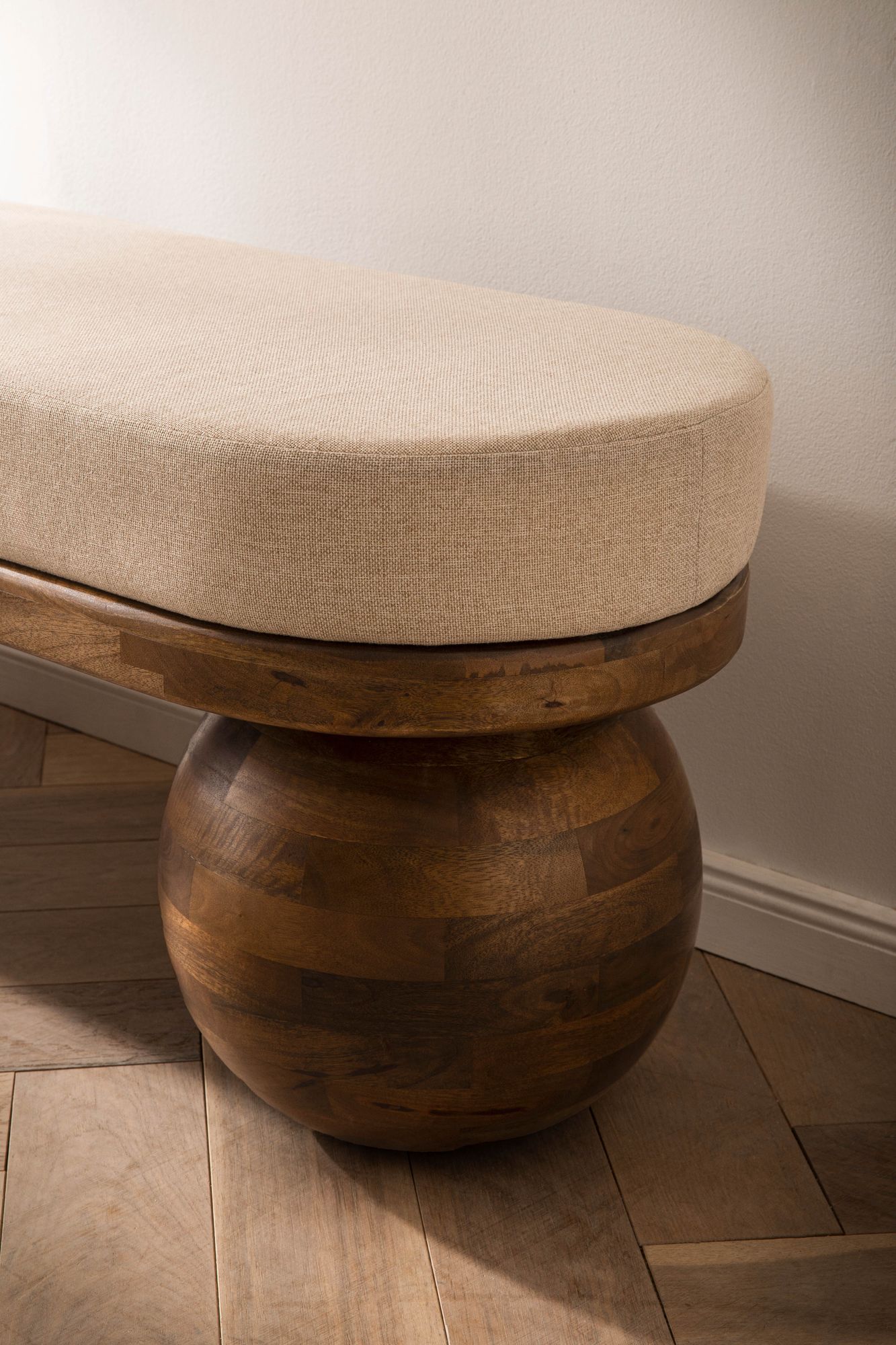 FineBuy gepolsterte Sitzbank 140 cm Massivholz Stoff - Design Bank für Garderobe Schlafzimmer & Wohnzimmer - Ausgefallene Garderobenbank Handmade | Farbe: Beige