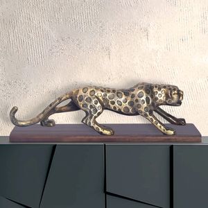 FB108667 FineBuy Dekofigur Panther Aluminium Gold 63 cm mit Massivholz-Sockel, Design Metall Deko Alu Modern, Tischdeko Raubkatze, Wohndeko Aluminiumdekoration, Dekoration Wohnaccessoire