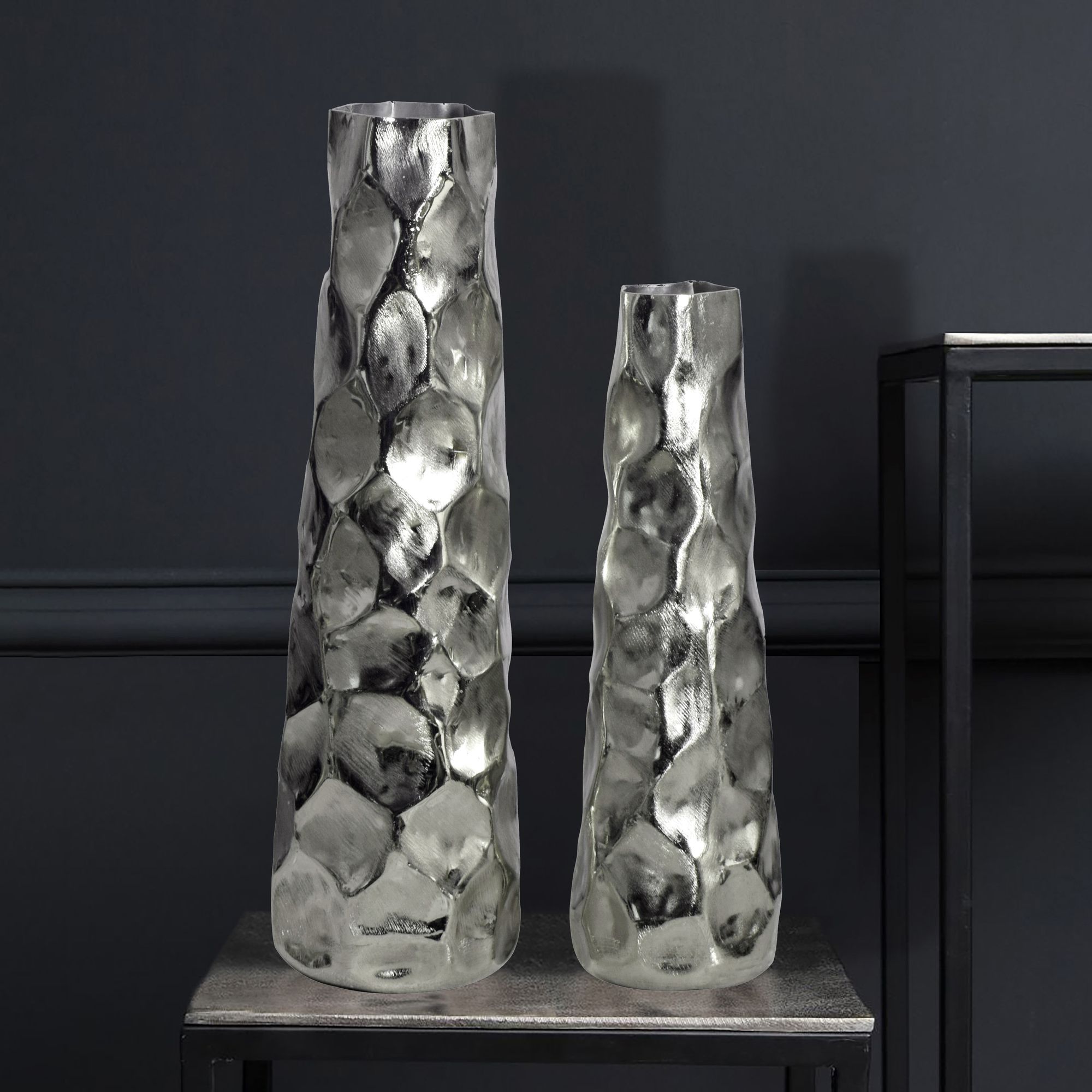 FineBuy Deko Vase 2er Set Aluminium Blumenvase Modern, Dekovase Hammerschlag-Design 2-teilig für Blumen, Alu Tischvase Wohndeko Metall Tischdeko Handgefertigt | Farbe: Silber