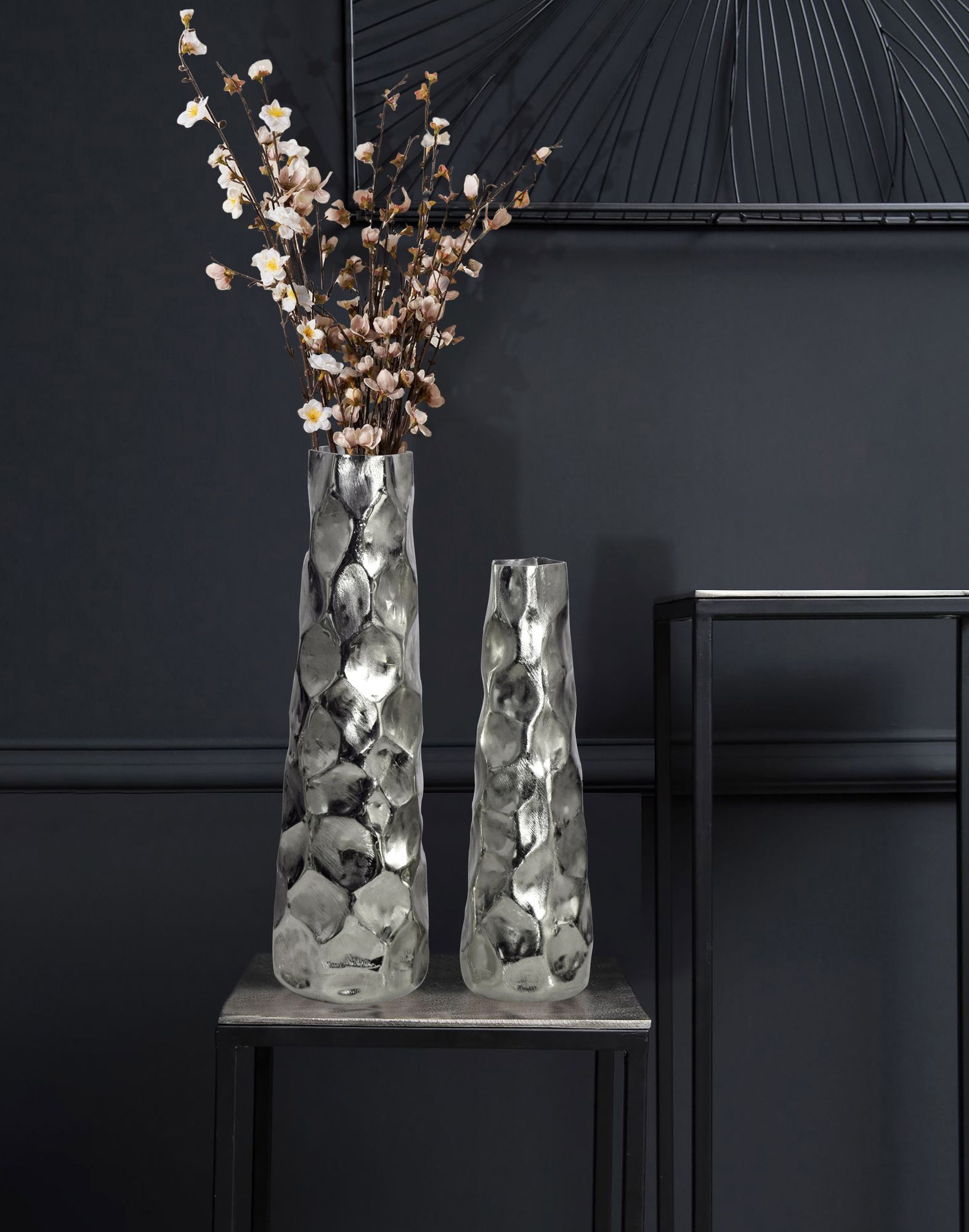 FineBuy Deko Vase 2er Set Aluminium Blumenvase Modern, Dekovase Hammerschlag-Design 2-teilig für Blumen, Alu Tischvase Wohndeko Metall Tischdeko Handgefertigt | Farbe: Silber