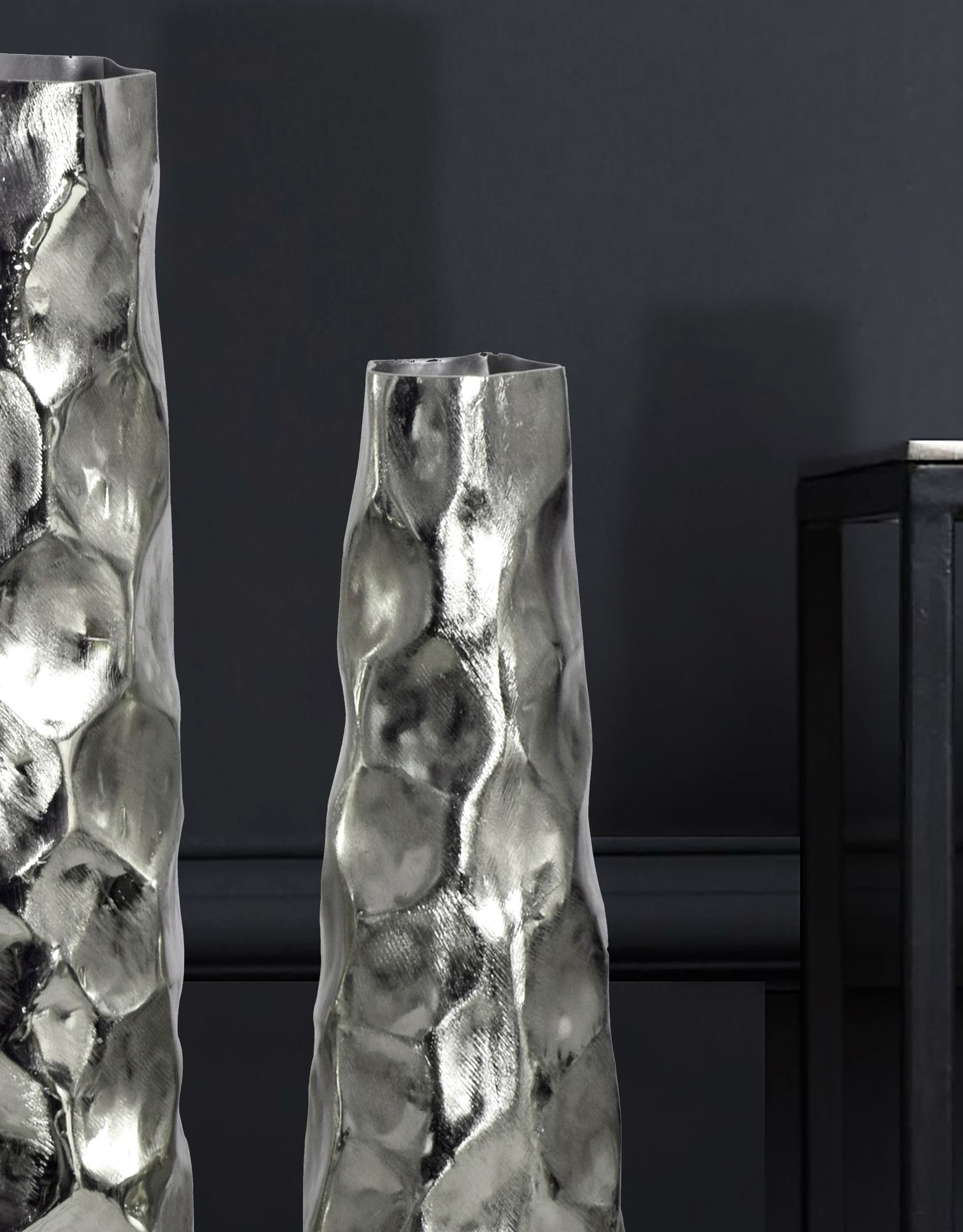 FineBuy Deko Vase 2er Set Aluminium Blumenvase Modern, Dekovase Hammerschlag-Design 2-teilig für Blumen, Alu Tischvase Wohndeko Metall Tischdeko Handgefertigt | Farbe: Silber