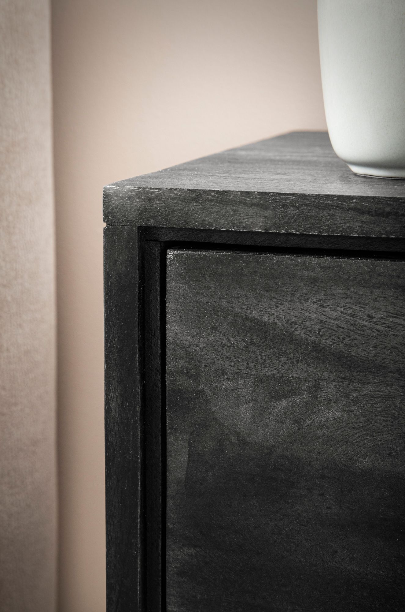 FineBuy Nachttisch Akazie Massivholz Schwarz mit 2 Schubladen & schwarzem Metallgestell – Nachtkommode mit Stauraum modern, Nachtkästchen für Boxspringbett – 45x40x57 cm | Farbe: Schwarz