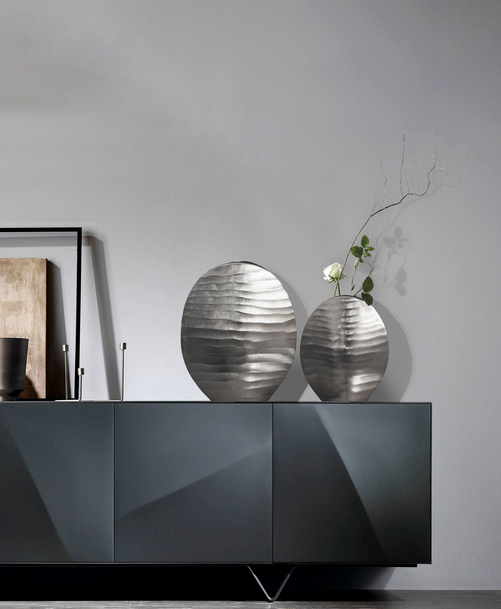 FineBuy Deko Vase 2er Set Aluminium Blumenvase Wellenmuster Modern, Dekovase Rund 2-teilig für Blumen, Alu Tischvase Wohndeko Metall Tischdeko Handgefertigt | Farbe: Silber