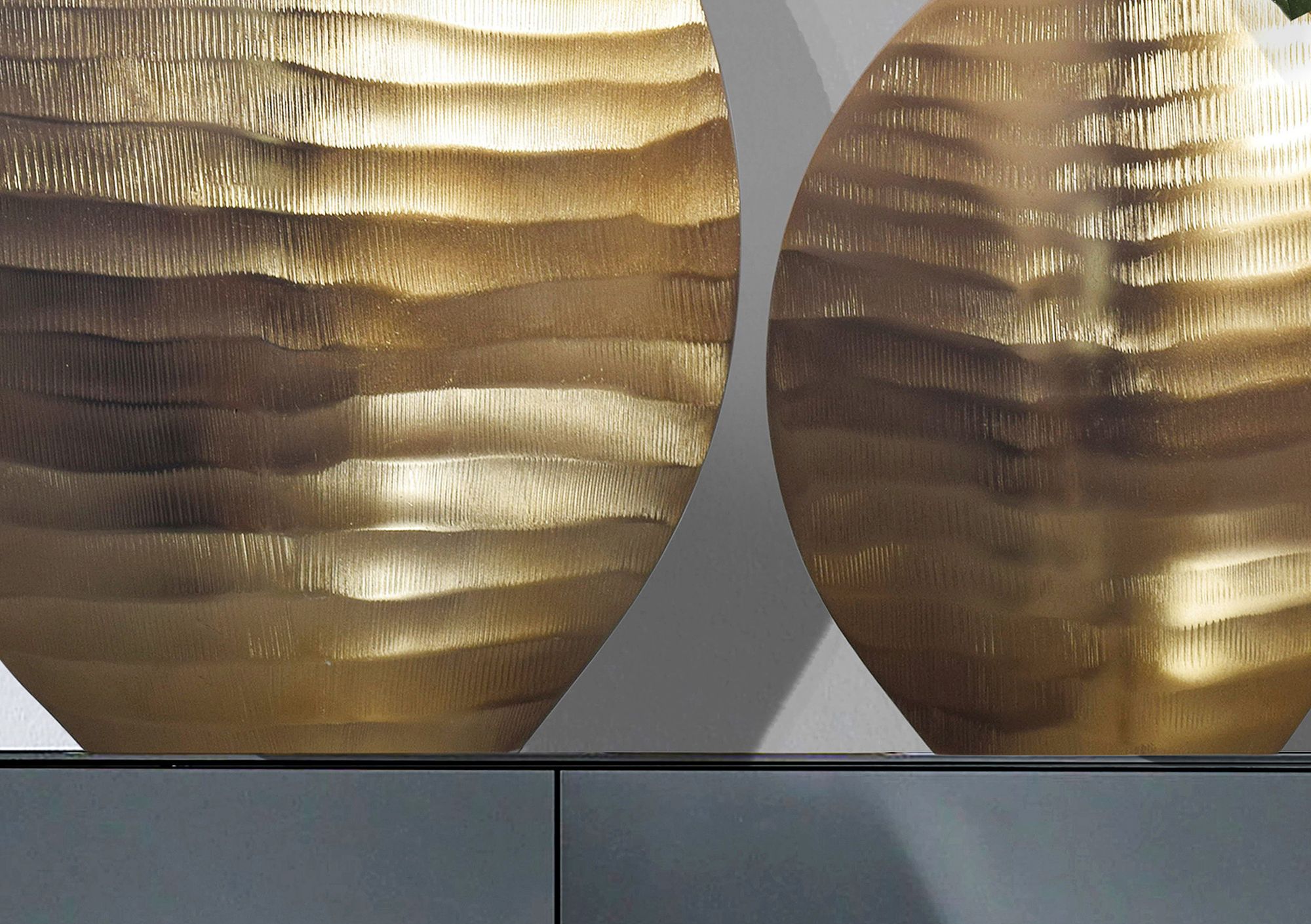 FineBuy Deko Vase 2er Set Aluminium Blumenvase Wellenmuster Modern, Dekovase Rund 2-teilig für Blumen, Alu Tischvase Wohndeko Metall Tischdeko Handgefertigt | Farbe: Silber