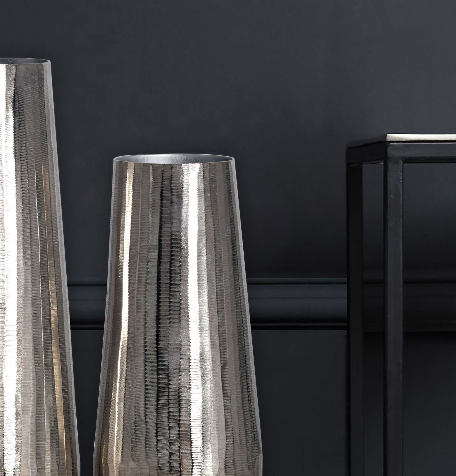 FineBuy Deko Vase 2er Set Aluminium Silber Rund Blumenvase Modern, Dekovase 2-teilig für Blumen, Alu Tischvase Wohndeko Metall Tischdeko Handgefertigt | Farbe: Silber FineBuy Deko Vase 2er Set Aluminium Silber Rund Blumenvase Modern, Dekovase 2-teilig für Blumen, Alu Tischvase Wohndeko Metall Tischdeko Handgefertigt | Farbe: Silber