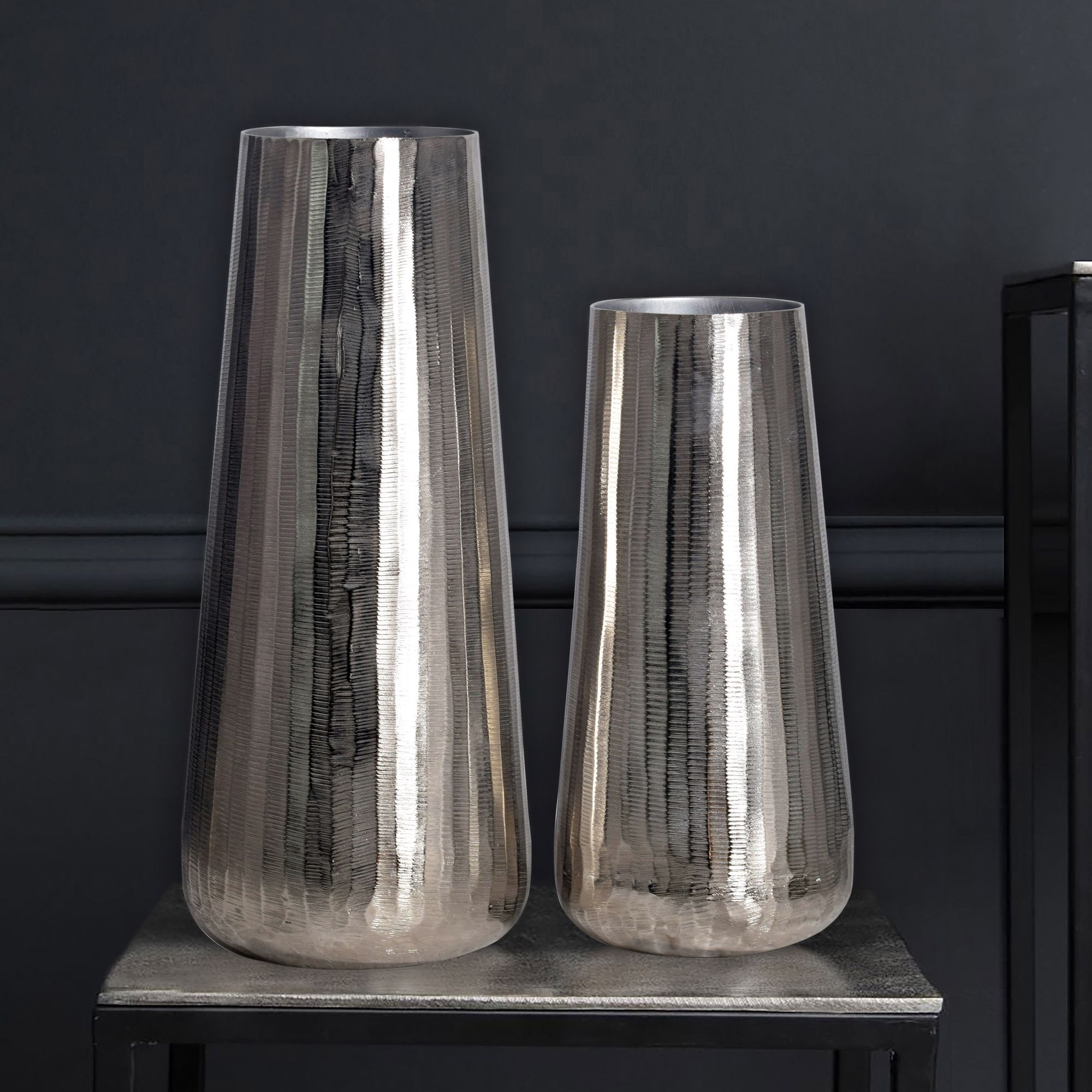 FineBuy Deko Vase 2er Set Aluminium Silber Rund Blumenvase Modern, Dekovase 2-teilig für Blumen, Alu Tischvase Wohndeko Metall Tischdeko Handgefertigt | Farbe: Silber FineBuy Deko Vase 2er Set Aluminium Silber Rund Blumenvase Modern, Dekovase 2-teilig für Blumen, Alu Tischvase Wohndeko Metall Tischdeko Handgefertigt | Farbe: Silber