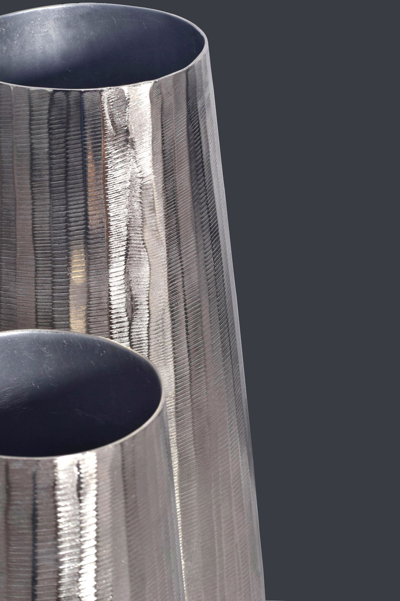 FineBuy Deko Vase 2er Set Aluminium Silber Rund Blumenvase Modern, Dekovase 2-teilig für Blumen, Alu Tischvase Wohndeko Metall Tischdeko Handgefertigt | Farbe: Silber FineBuy Deko Vase 2er Set Aluminium Silber Rund Blumenvase Modern, Dekovase 2-teilig für Blumen, Alu Tischvase Wohndeko Metall Tischdeko Handgefertigt | Farbe: Silber