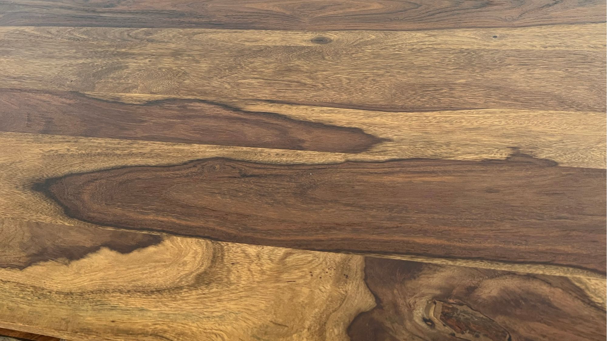 FineBuy Couchtisch rechteckig Sheesham Massivholz 115 cm, Wohnzimmertisch mit 2 Schubladen & Ablagefach, Steinoptik Front, Metallgestell Schwarz | Farbe: Braun