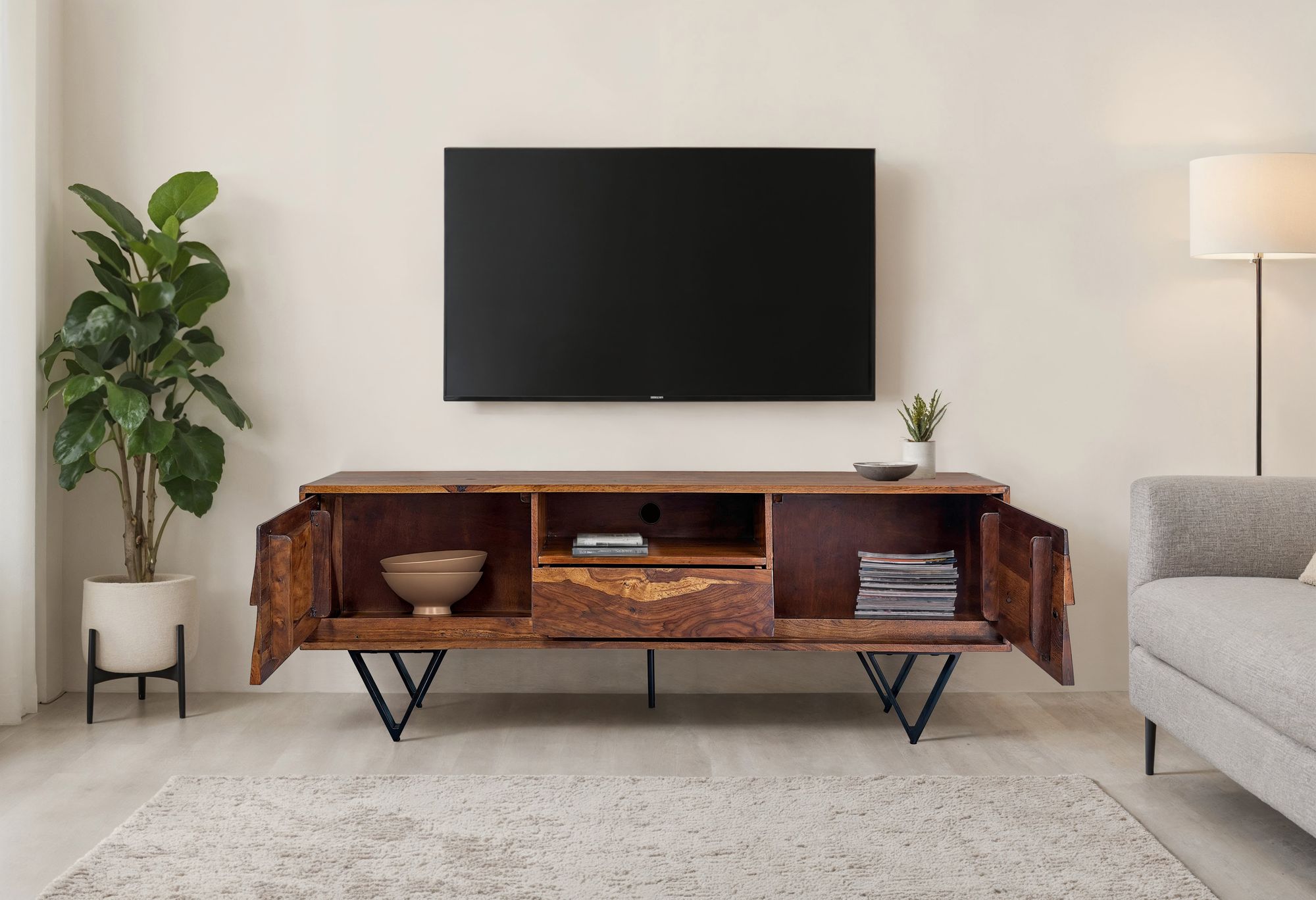 FineBuy TV Lowboard Sheesham Massivholz 160 cm, Fernsehtisch mit Türen, Schublade, offenem Fach & Kabeldurchlass, TV Board mit 3D Fronten & schwarzen Metallfüßen im Industrial Design | Farbe: Braun