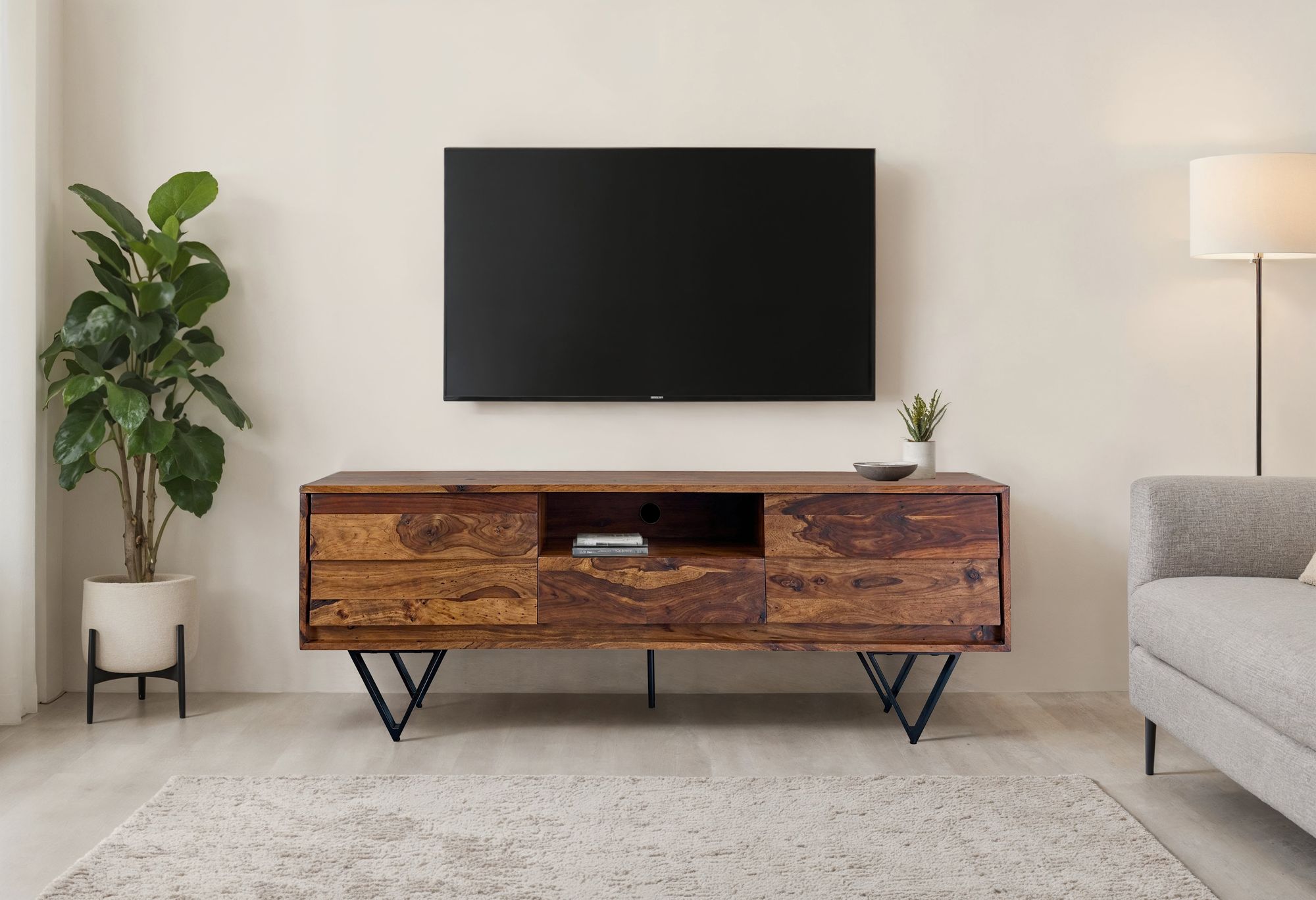 FineBuy TV Lowboard Sheesham Massivholz 160 cm, Fernsehtisch mit Türen, Schublade, offenem Fach & Kabeldurchlass, TV Board mit 3D Fronten & schwarzen Metallfüßen im Industrial Design | Farbe: Braun