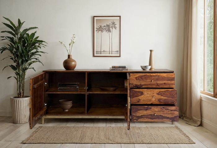 FineBuy Sideboard Sheesham Massivholz 180 cm, Anrichte mit 4 Türen & 3 Schubladen, Modernes Design mit geometrischem Muster, Kommode Wohnzimmer Esszimmer, Goldfarbenes Metallgestell
