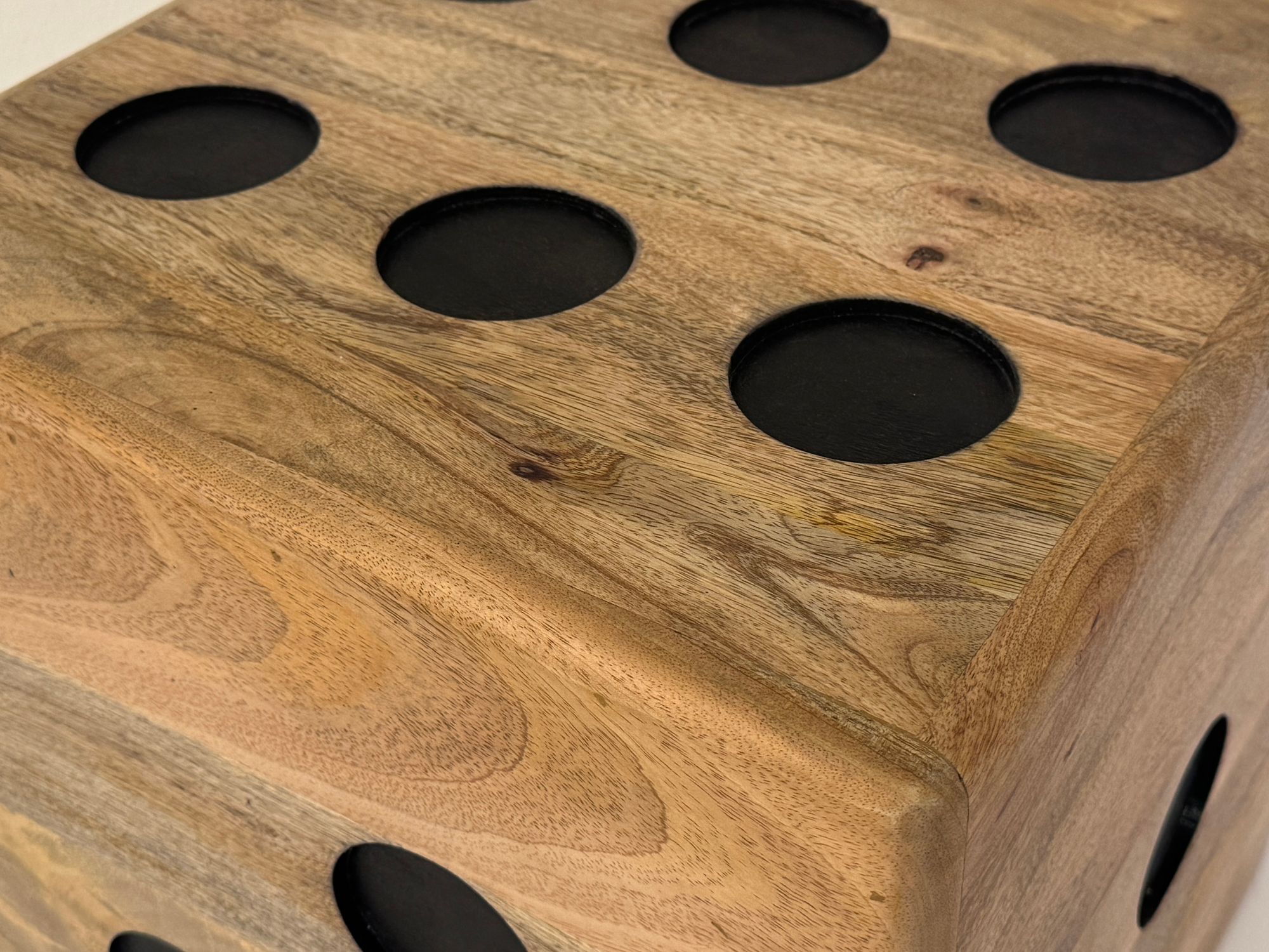 FineBuy Würfelhocker Mango Massivholz 41x41x41 cm, Design Sitzwürfel & Beistelltisch in Würfelform, Holzwürfel Deko & Couchtisch, Robuster Holzhocker im XXL Spielwürfel-Design | Farbe: Braun