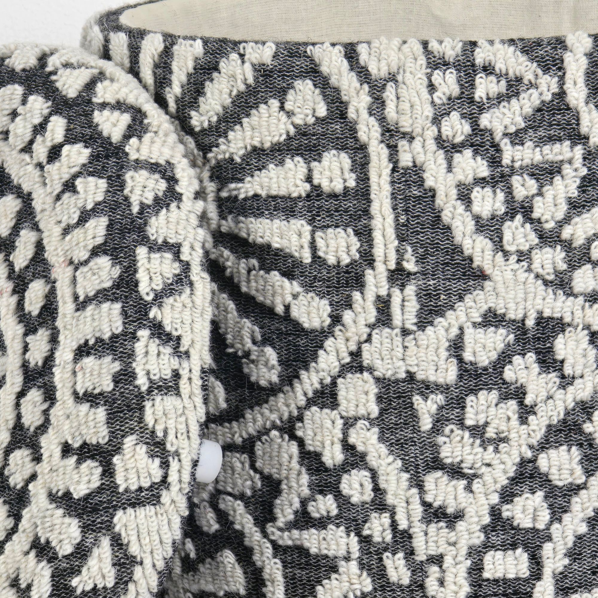 FineBuy Sitzhocker rund Ø 40 × 45 cm Grau-Creme aus Wolle mit Stauraum, abnehmbarer Deckel, Fußhocker im Boho Design, Aufbewahrungshocker für Wohnzimmer Schlafzimmer Flur | Farbe: Grau