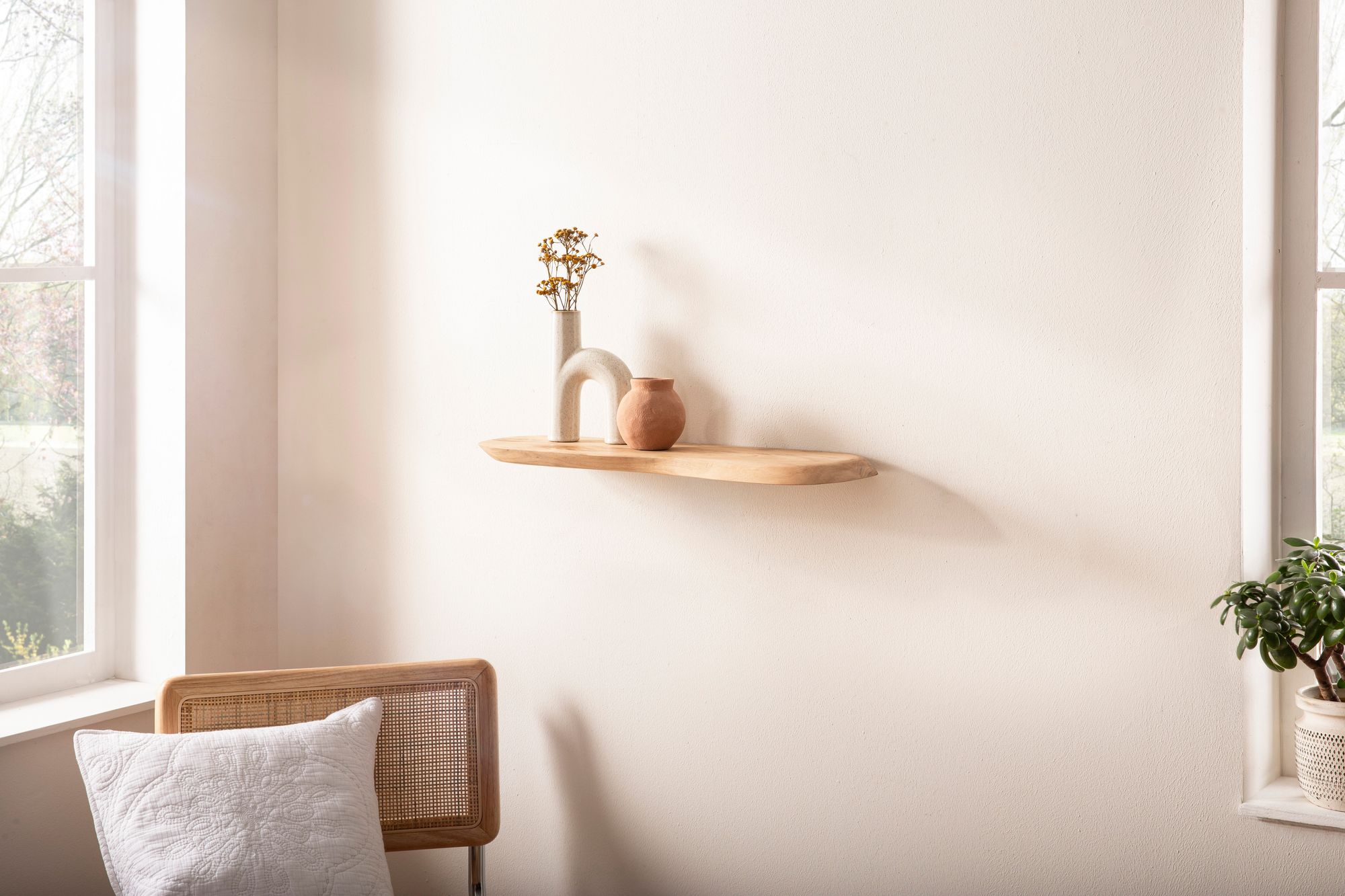 FineBuy Wandregal Akazie Massivholz - Schwebendes Design Regal für die Wand Holz massiv - Hängeregal in organischer Form - Wandboard aus Echtholz | Farbe: Braun