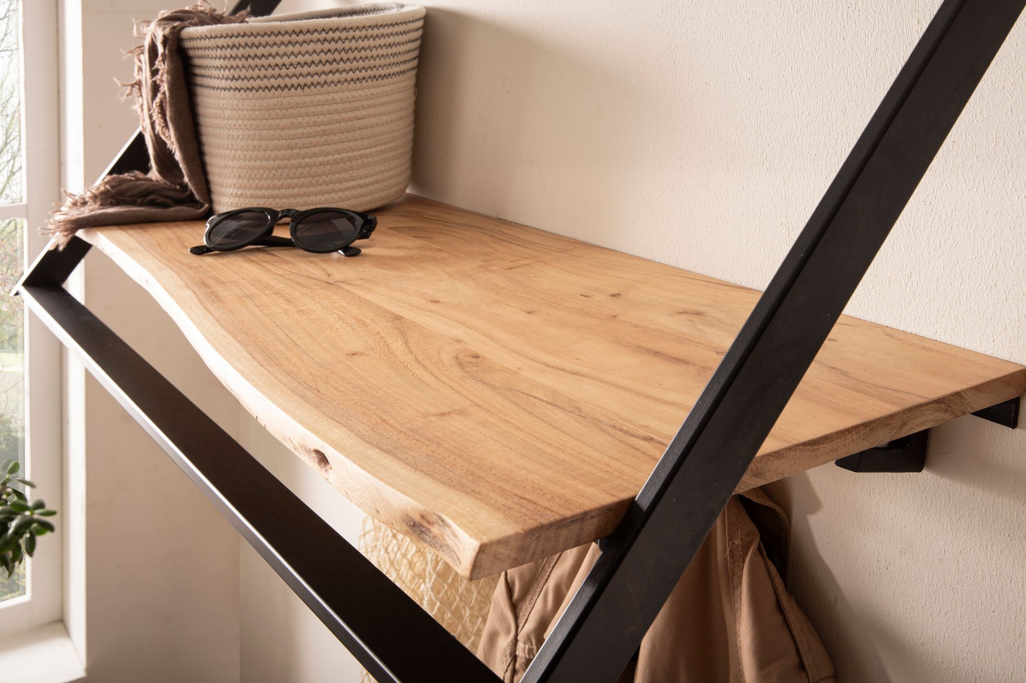 FineBuy Wandgarderobe Akazie Massivholz 100 cm mit Ablage - Industrial Garderobenpaneel mit Hutablage - Wand Garderobenleiste Hakenleiste - 6 Metall Kleiderhaken & Kleiderstange | Farbe: Braun