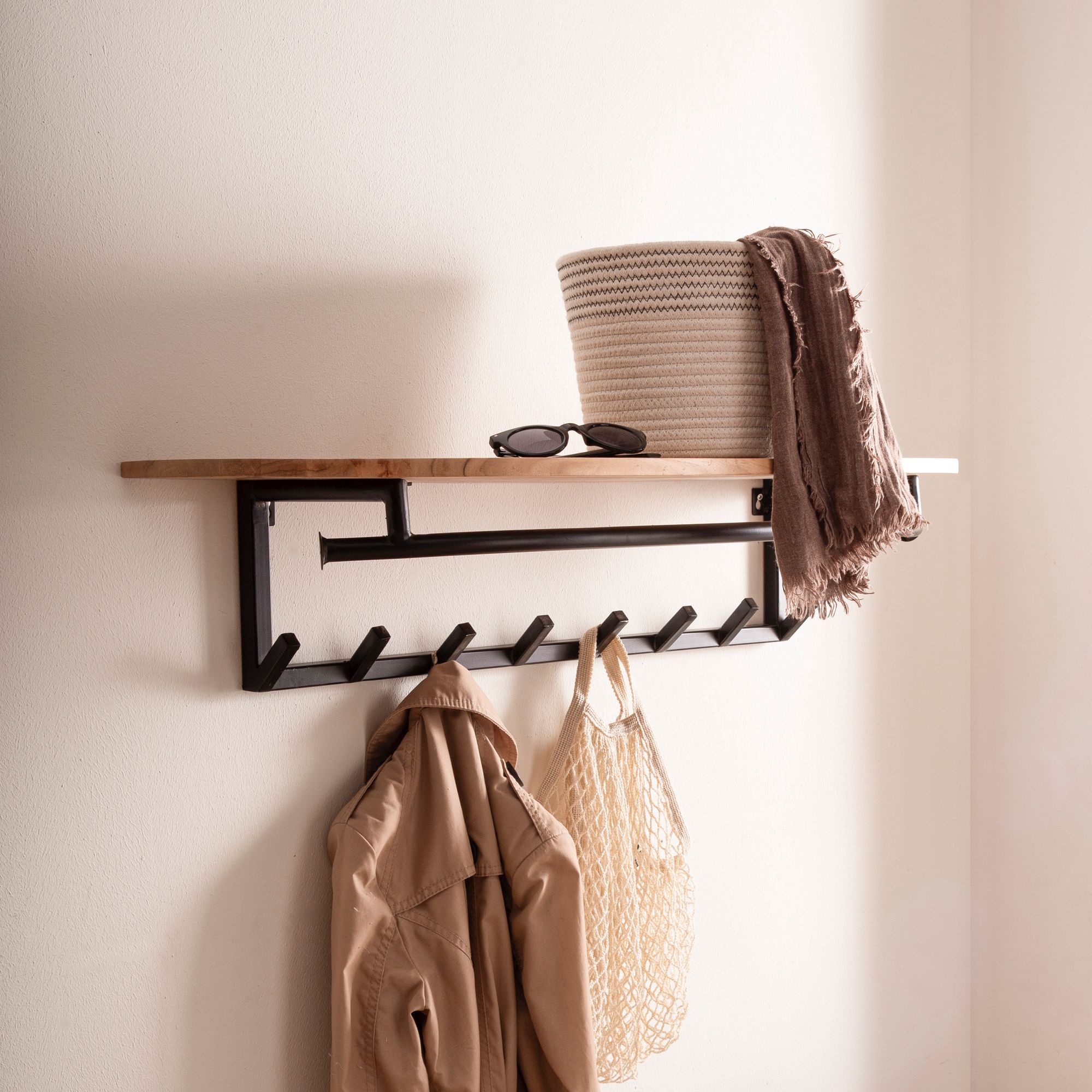 FineBuy Wandgarderobe Akazie Massivholz 100 cm mit Ablage - Industrial Garderobenpaneel mit Hutablage - Wand Garderobenleiste Hakenleiste - 8 Metall Kleiderhaken & Kleiderstange | Farbe: Braun