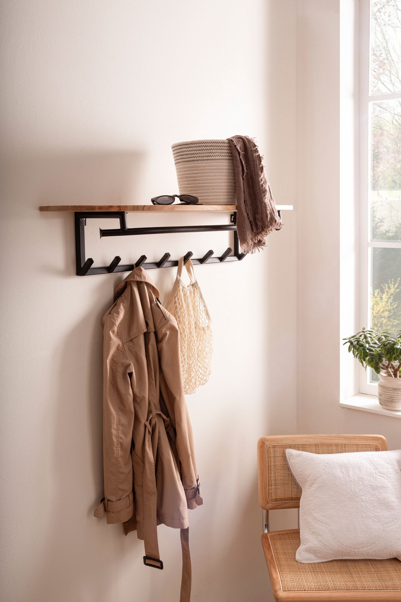 FineBuy Wandgarderobe Akazie Massivholz 100 cm mit Ablage - Industrial Garderobenpaneel mit Hutablage - Wand Garderobenleiste Hakenleiste - 8 Metall Kleiderhaken & Kleiderstange | Farbe: Braun