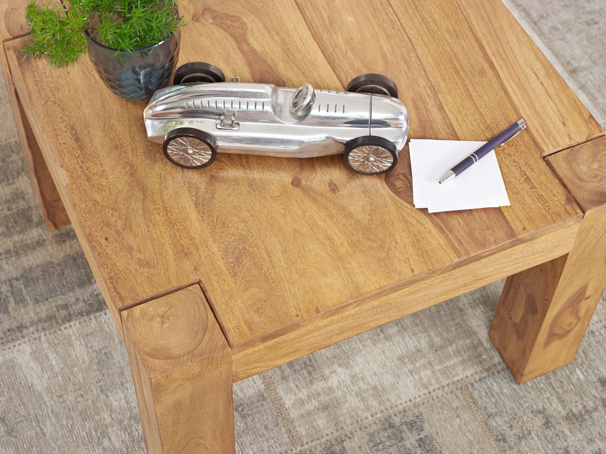 FineBuy Couchtisch 60 x 60 x 40 cm Holz Massiv, Massiver Wohnzimmertisch Quadratisch Braun, Beistelltisch Massivholz, Design Holztisch Wohnzimmer | Farbe: Braun FineBuy Couchtisch 60 x 60 x 40 cm Holz Massiv, Massiver Wohnzimmertisch Quadratisch Braun, Beistelltisch Massivholz, Design Holztisch Wohnzimmer | Farbe: Braun