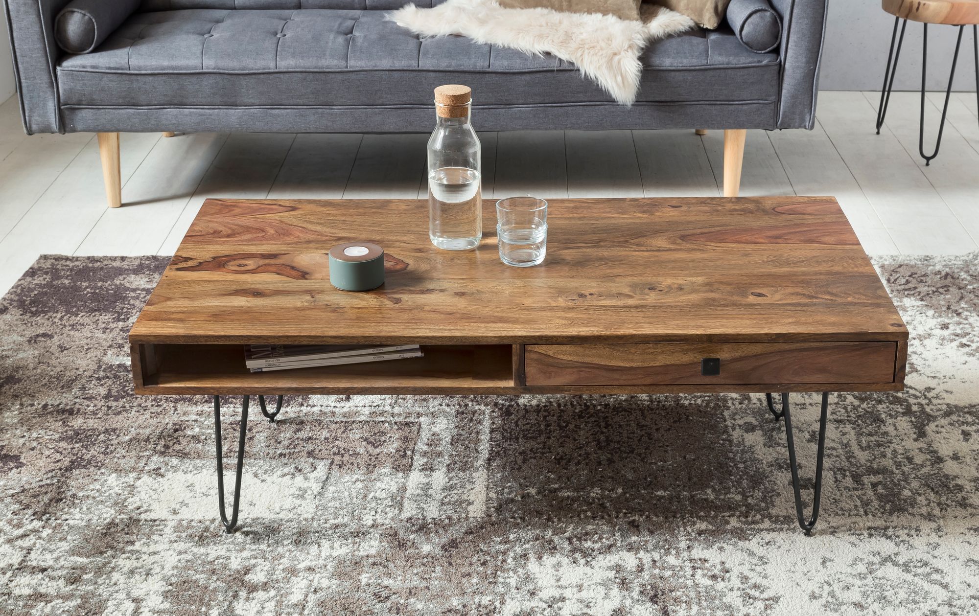 FineBuy Couchtisch Massivholz 110 cm · Industrial Wohnzimmertisch rechteckig mit Hairpin Beinen, 2 Schubladen & Ablagefächern · Handgefertigt | Farbe: Braun